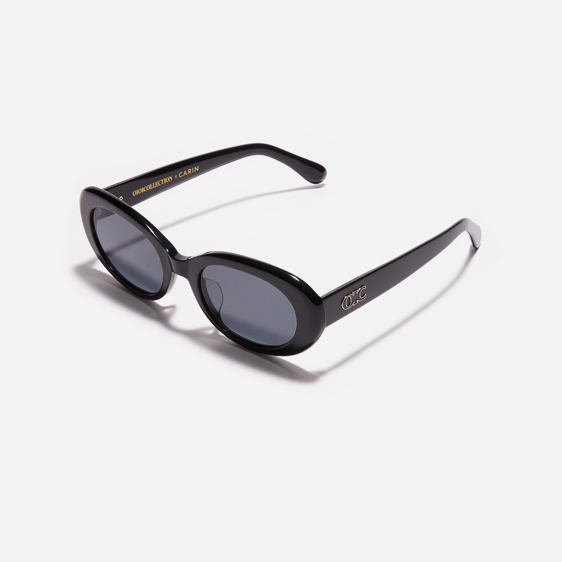 Born from the CARIN x OIOICOLLECTION collaboration, the CIRCLE sunglasses are designed with a sleek narrow rim style that gives a modern twist to the '90s retro vibe. The temples showcase a newly redesigned OIC logo emblem, highlighted by a soft color palette, adding a touch of fashion-forward style.