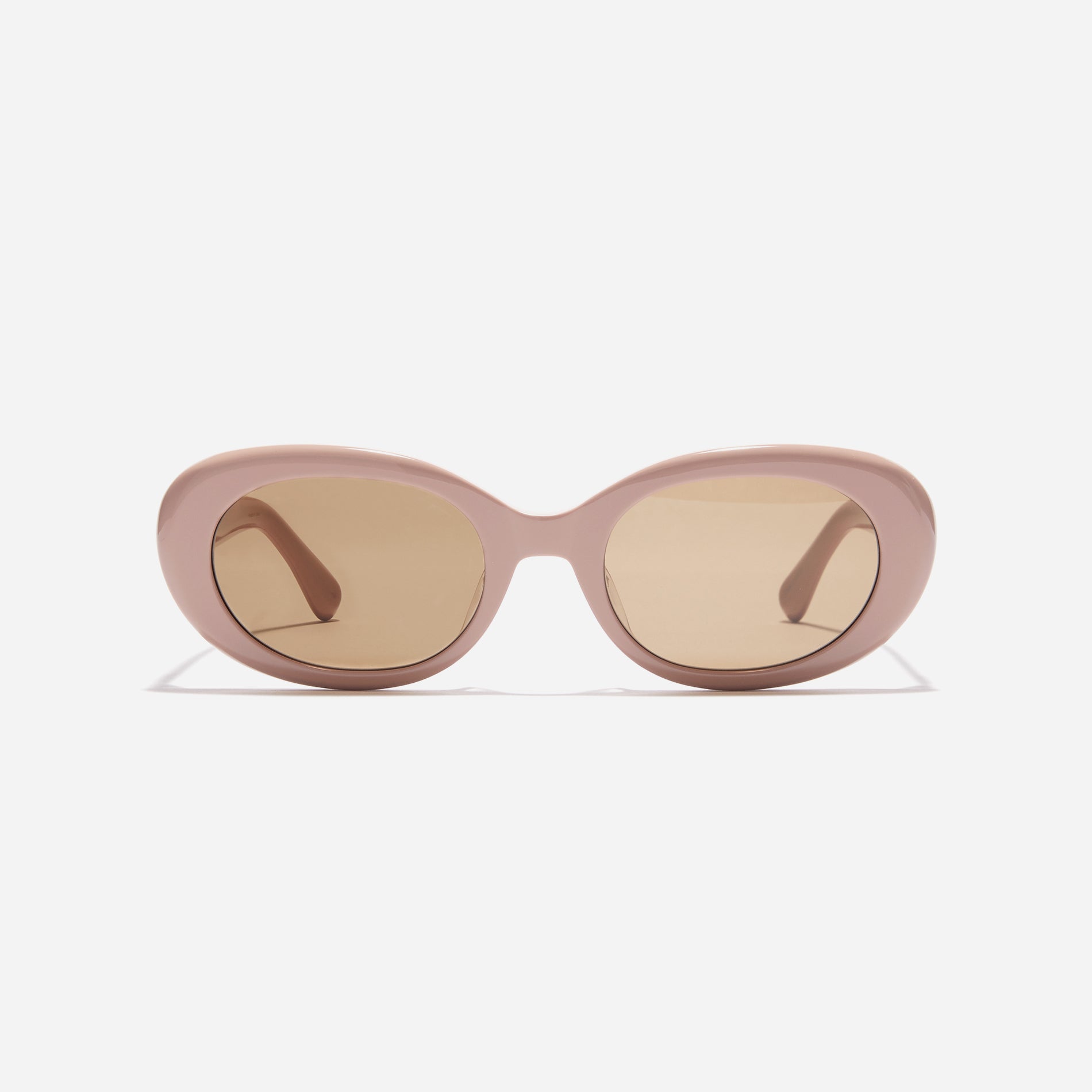 Born from the CARIN x OIOICOLLECTION collaboration, the CIRCLE sunglasses are designed with a sleek narrow rim style that gives a modern twist to the '90s retro vibe. The temples showcase a newly redesigned OIC logo emblem, highlighted by a soft color palette, adding a touch of fashion-forward style.