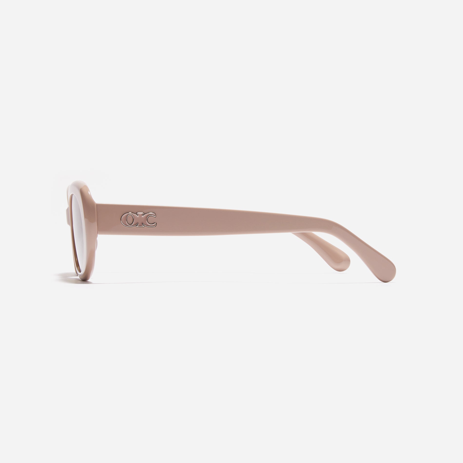 Born from the CARIN x OIOICOLLECTION collaboration, the CIRCLE sunglasses are designed with a sleek narrow rim style that gives a modern twist to the '90s retro vibe. The temples showcase a newly redesigned OIC logo emblem, highlighted by a soft color palette, adding a touch of fashion-forward style.