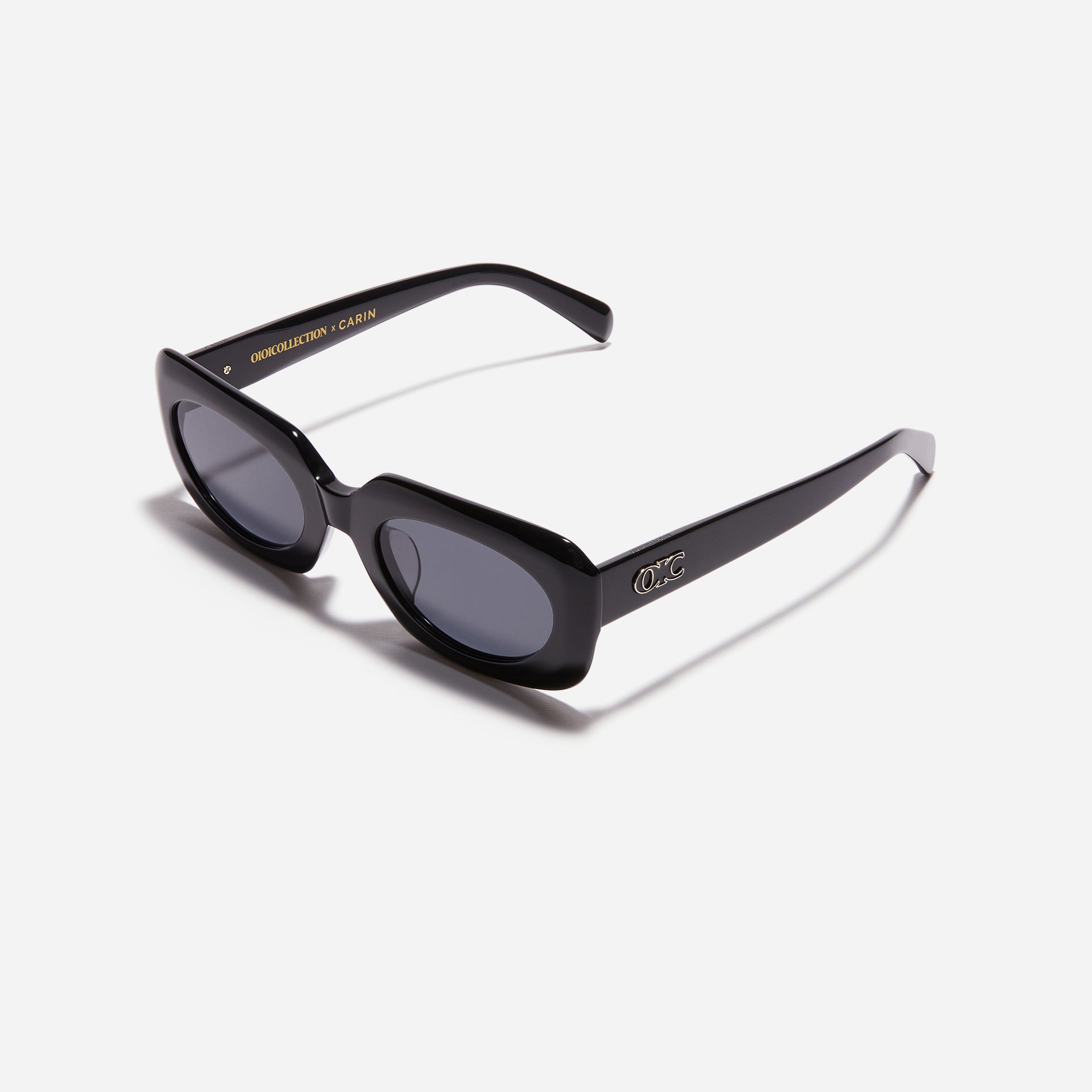 Born from the CARIN x OIOICOLLECTION collaboration, the ROUND sunglasses are designed with a sleek narrow rim style that gives a modern twist to the '90s retro vibe. The temples showcase a newly redesigned OIC logo emblem, highlighted by a soft color palette, adding a touch of fashion-forward style.