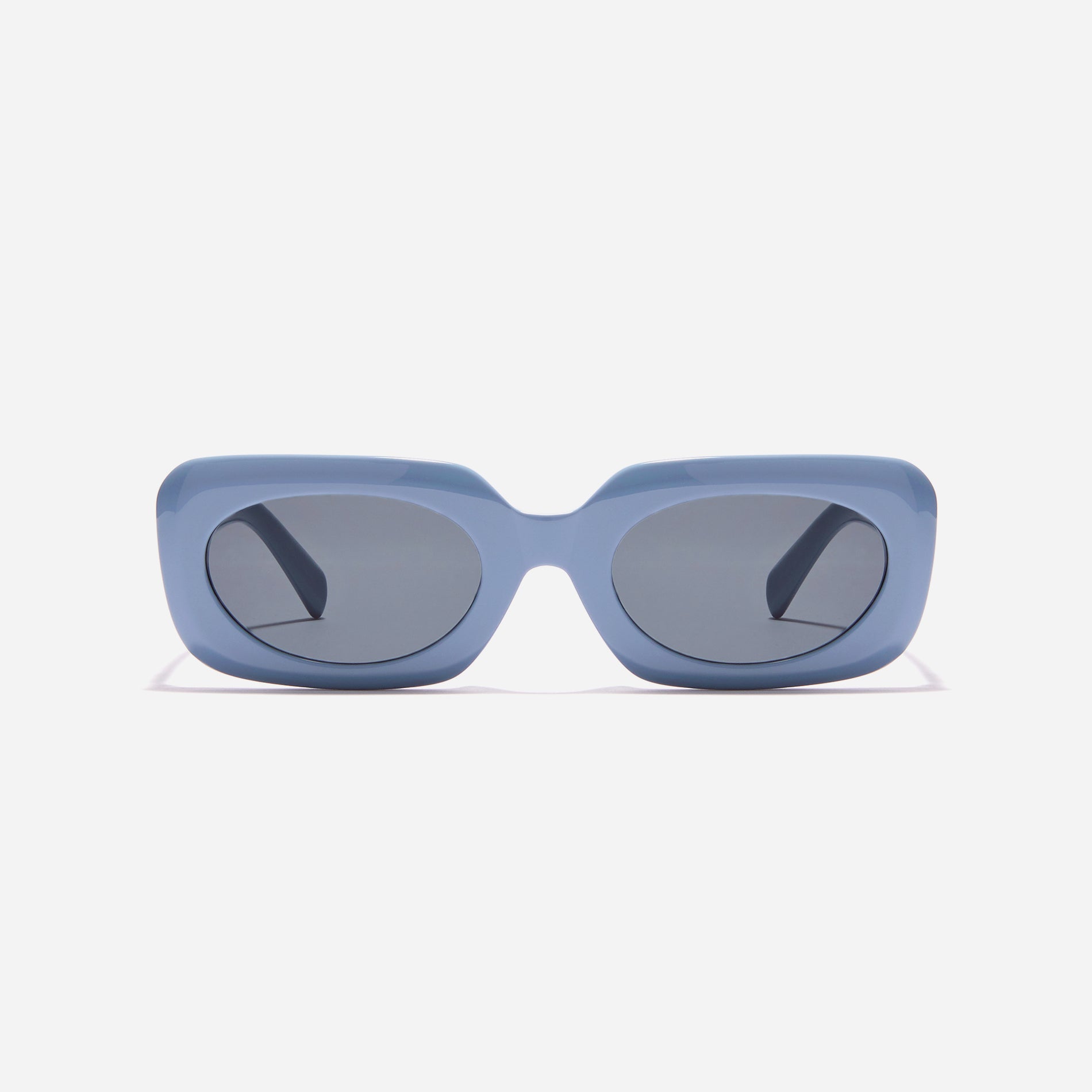 Born from the CARIN x OIOICOLLECTION collaboration, the ROUND sunglasses are designed with a sleek narrow rim style that gives a modern twist to the '90s retro vibe. The temples showcase a newly redesigned OIC logo emblem, highlighted by a soft color palette, adding a touch of fashion-forward style.