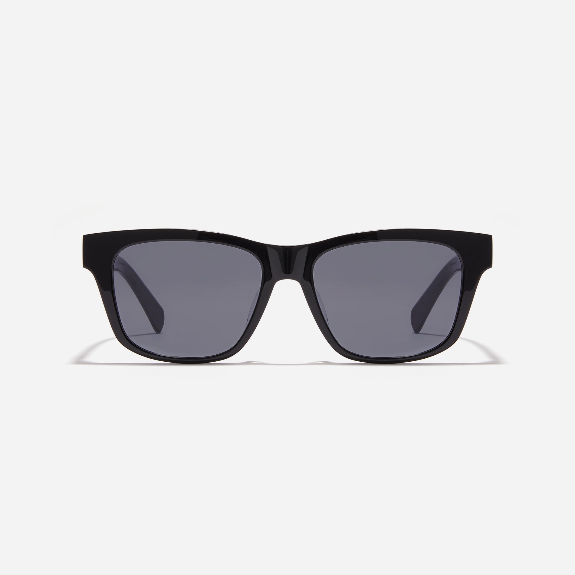 Born from the CARIN x OIOICOLLECTION collaboration, the SQUARE sunglasses are designed with a sleek narrow rim style that gives a modern twist to the '90s retro vibe. The temples showcase a newly redesigned OIC logo emblem, highlighted by a soft color palette, adding a touch of fashion-forward style.