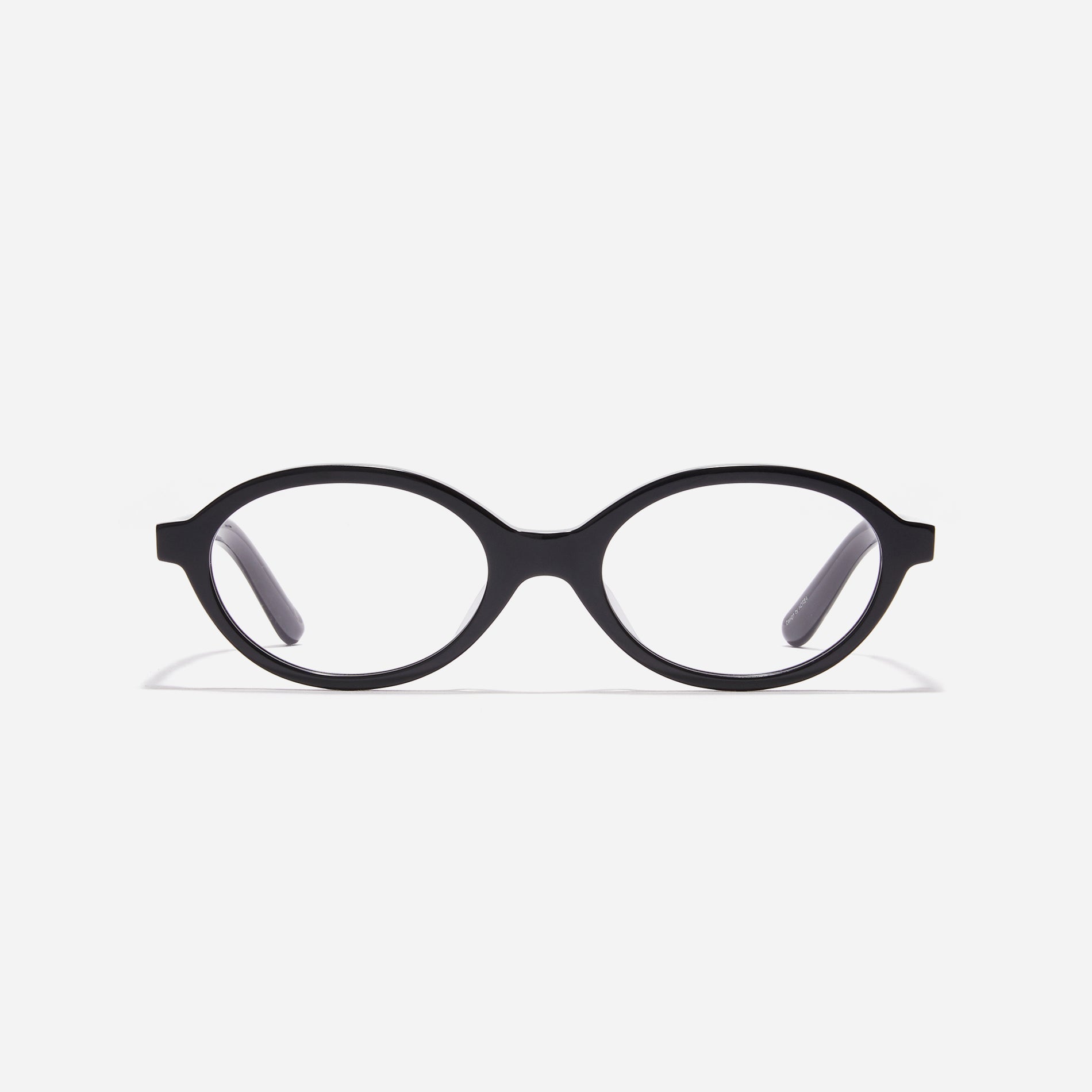 Compact, oval-shaped horn-rimmed eyeglasses featuring a narrow rim and bold frame. Their design captures a modern reinterpretation of 90s retro vibes, providing a trendy and stylish look.