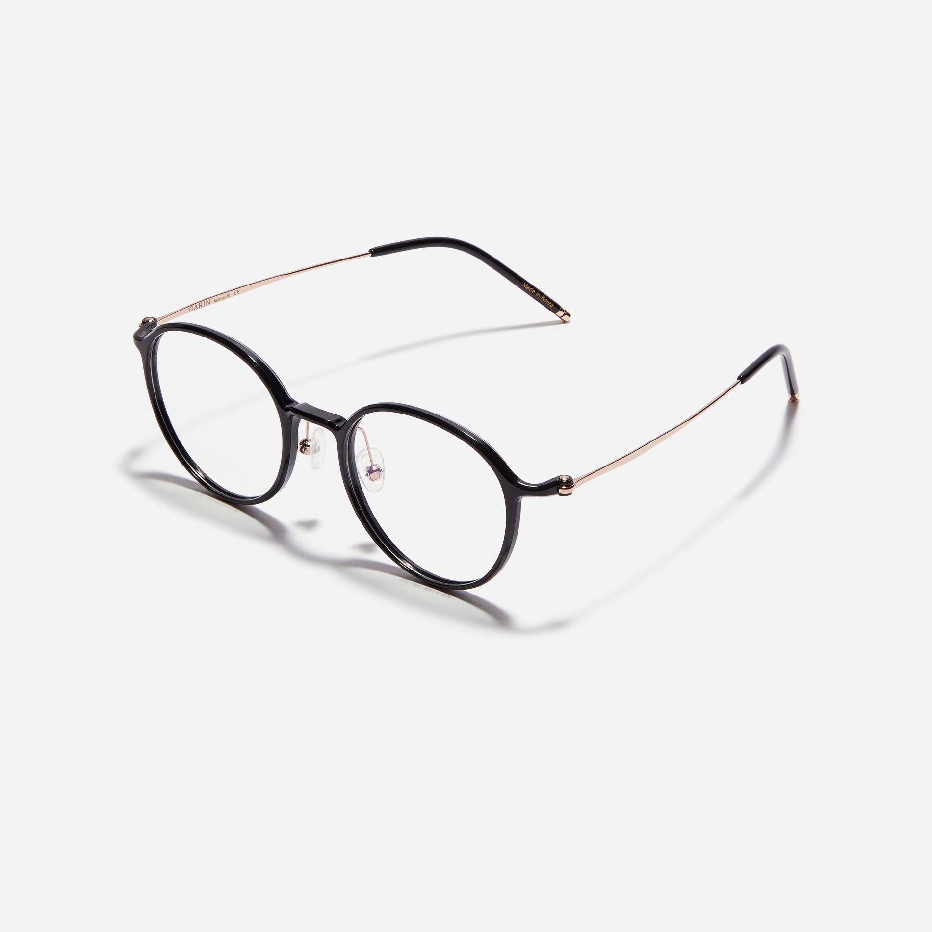 Ultra-lightweight round-shaped eyeglasses crafted using cutting-edge materials sourced from the French company ARKEMA. These glasses offer robust durability and consistently comfortable fit.