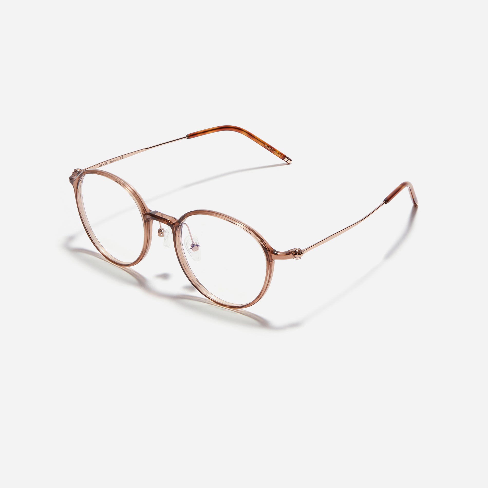 Ultra-lightweight round-shaped eyeglasses crafted using cutting-edge materials sourced from the French company ARKEMA. These glasses offer robust durability and consistently comfortable fit.