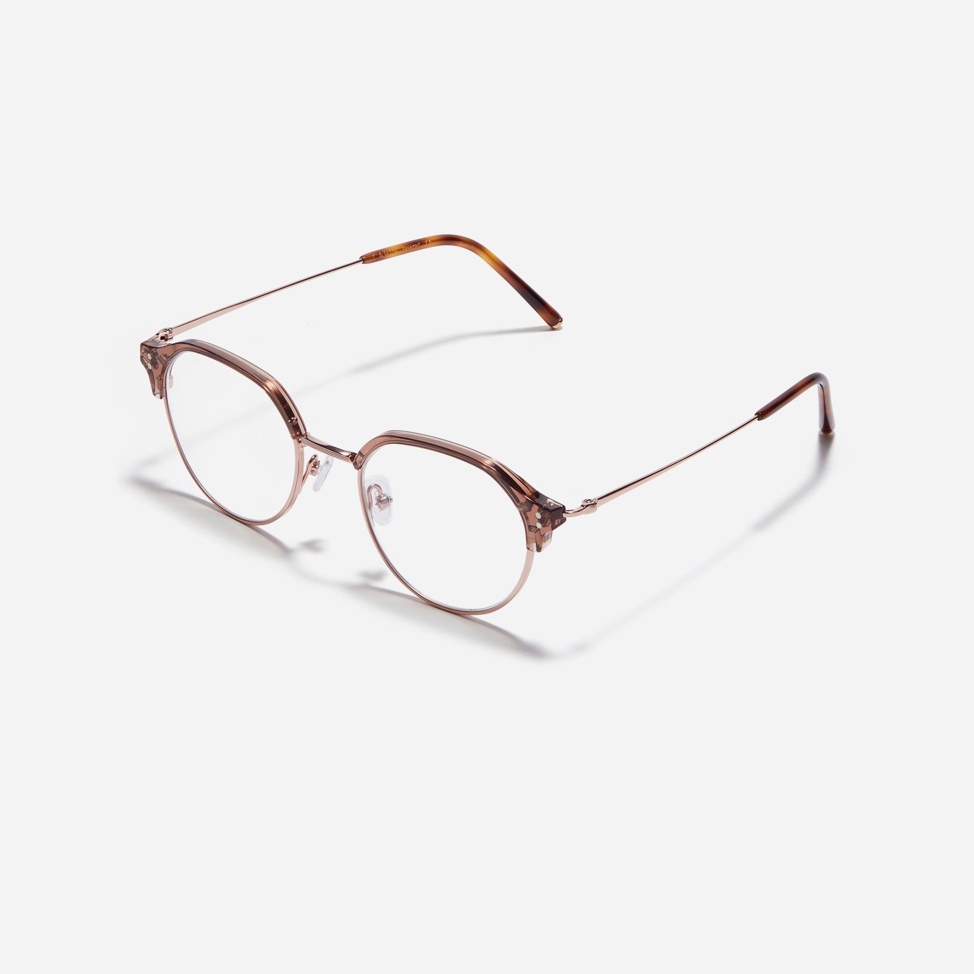 Polygonal-shaped gold-rimmed eyeglasses. The frame, constructed from bioplastic and titanium, seamlessly merges exceptional durability with an ultra-lightweight build, while stylish nose bridge lining details enhance the overall design. The B-titanium temples deliver a lightweight and comfortable fit, guaranteeing prolonged wear without any discomfort.