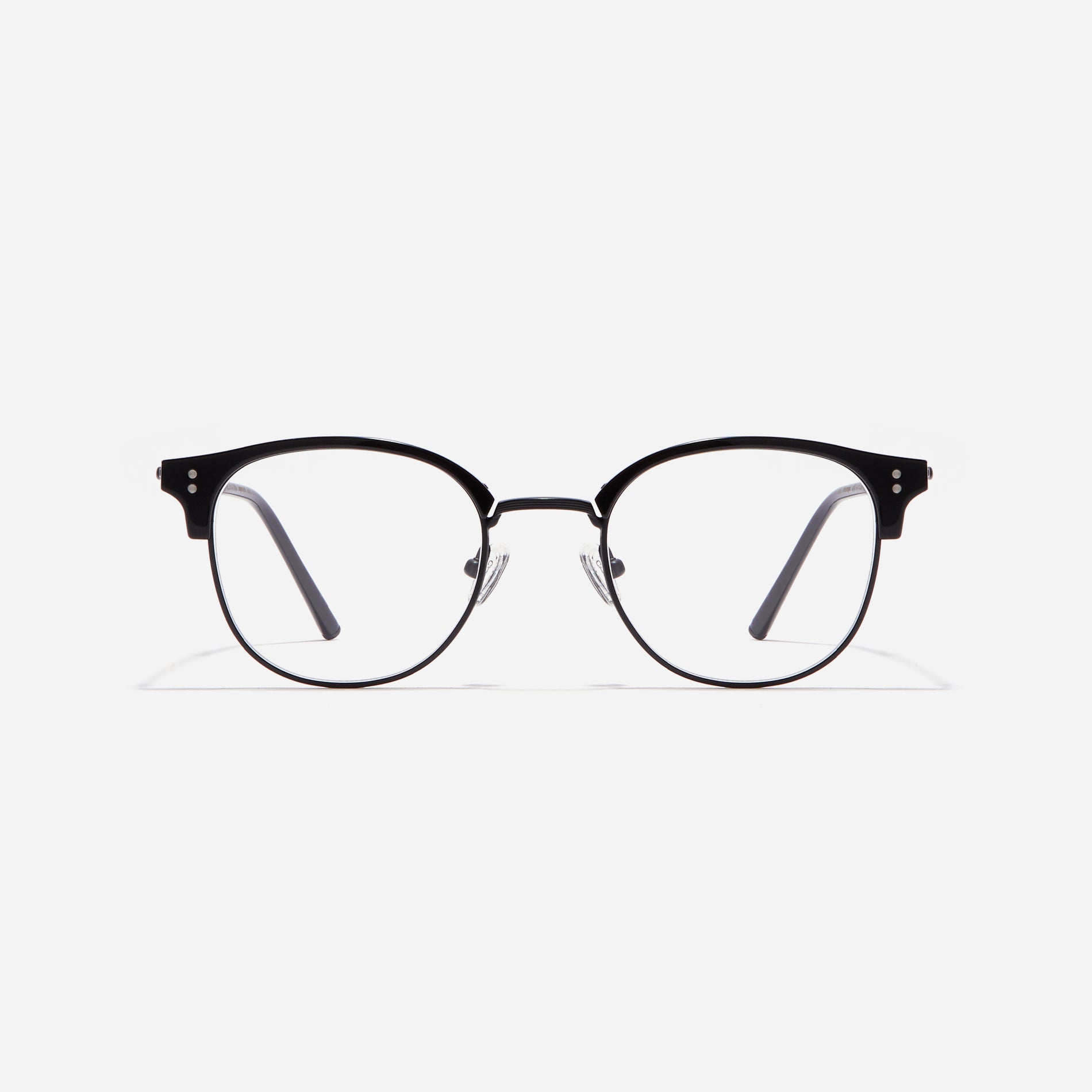 Square-shaped gold-rimmed eyeglasses. The frame, constructed from bioplastic and titanium, seamlessly merges exceptional durability with an ultra-lightweight build, while stylish nose bridge lining details enhance the overall design. The B-titanium temples deliver a lightweight and comfortable fit, guaranteeing prolonged wear without any discomfort.