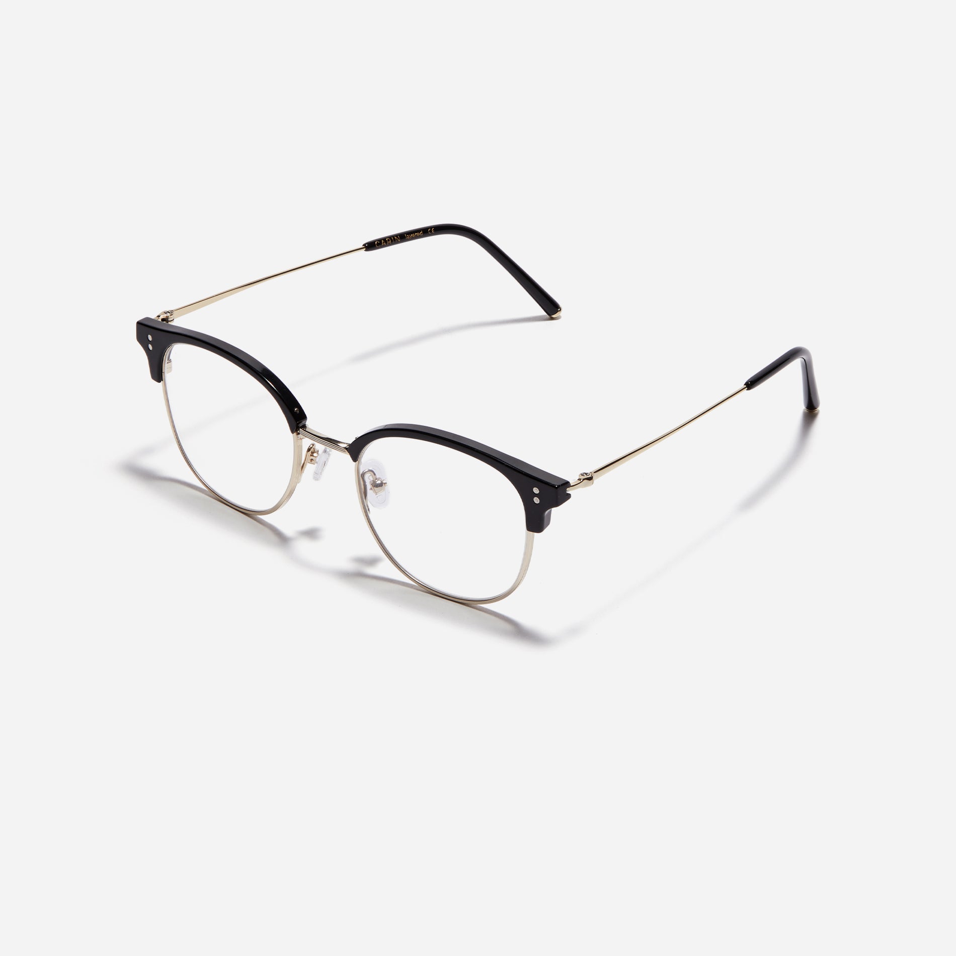 Square-shaped gold-rimmed eyeglasses. The frame, constructed from bioplastic and titanium, seamlessly merges exceptional durability with an ultra-lightweight build, while stylish nose bridge lining details enhance the overall design. The B-titanium temples deliver a lightweight and comfortable fit, guaranteeing prolonged wear without any discomfort.