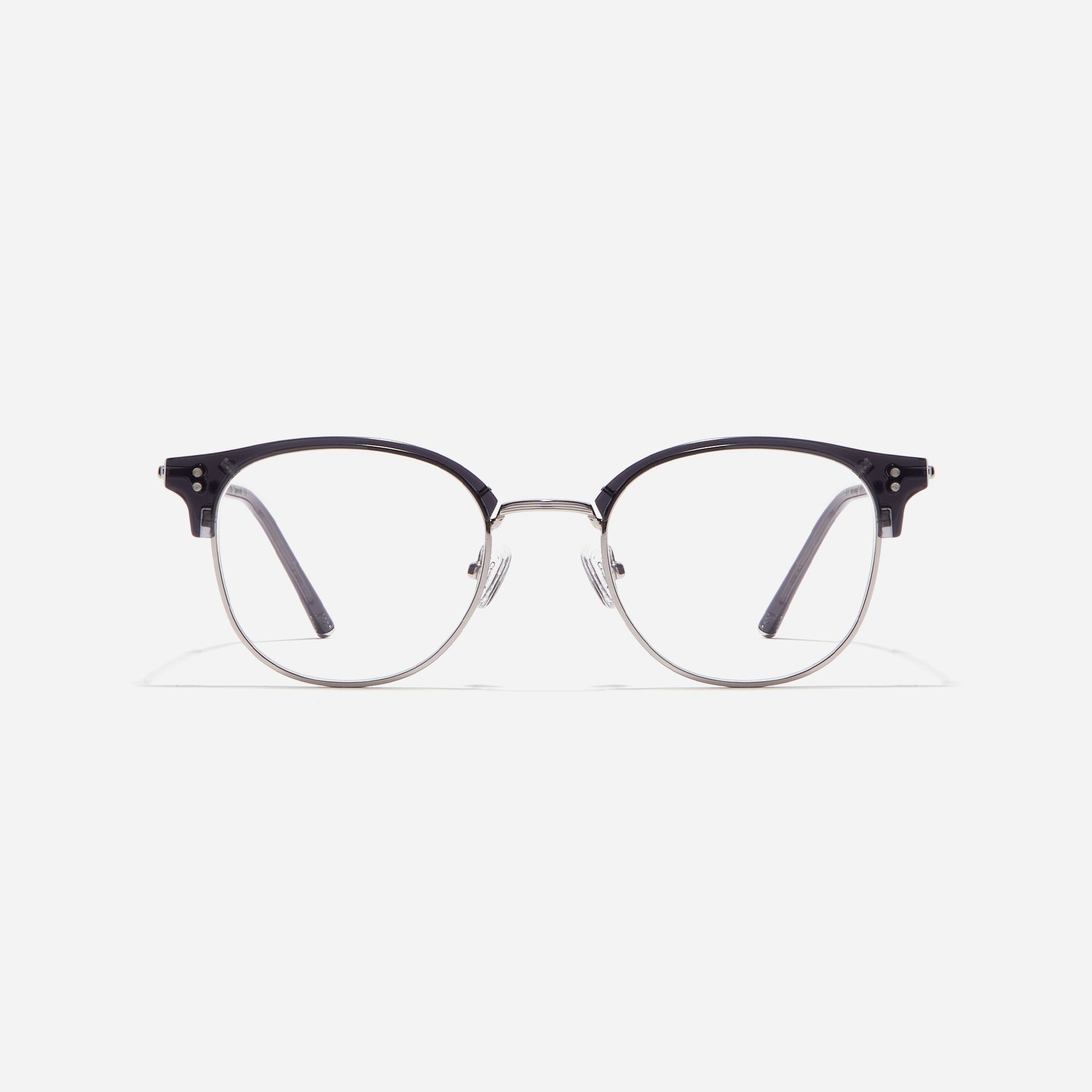 Square-shaped gold-rimmed eyeglasses. The frame, constructed from bioplastic and titanium, seamlessly merges exceptional durability with an ultra-lightweight build, while stylish nose bridge lining details enhance the overall design. The B-titanium temples deliver a lightweight and comfortable fit, guaranteeing prolonged wear without any discomfort.