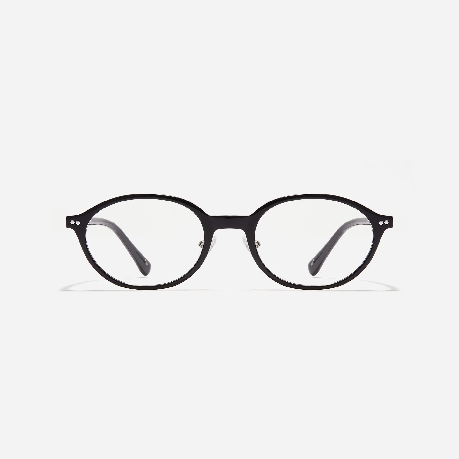 Slim version of CARIN's best-selling 'Aino' eyeglasses. Featuring a trendy oval-round shape and a unique narrow rim design, the Arno S seamlessly blends a retro vibe with modern sensibility.