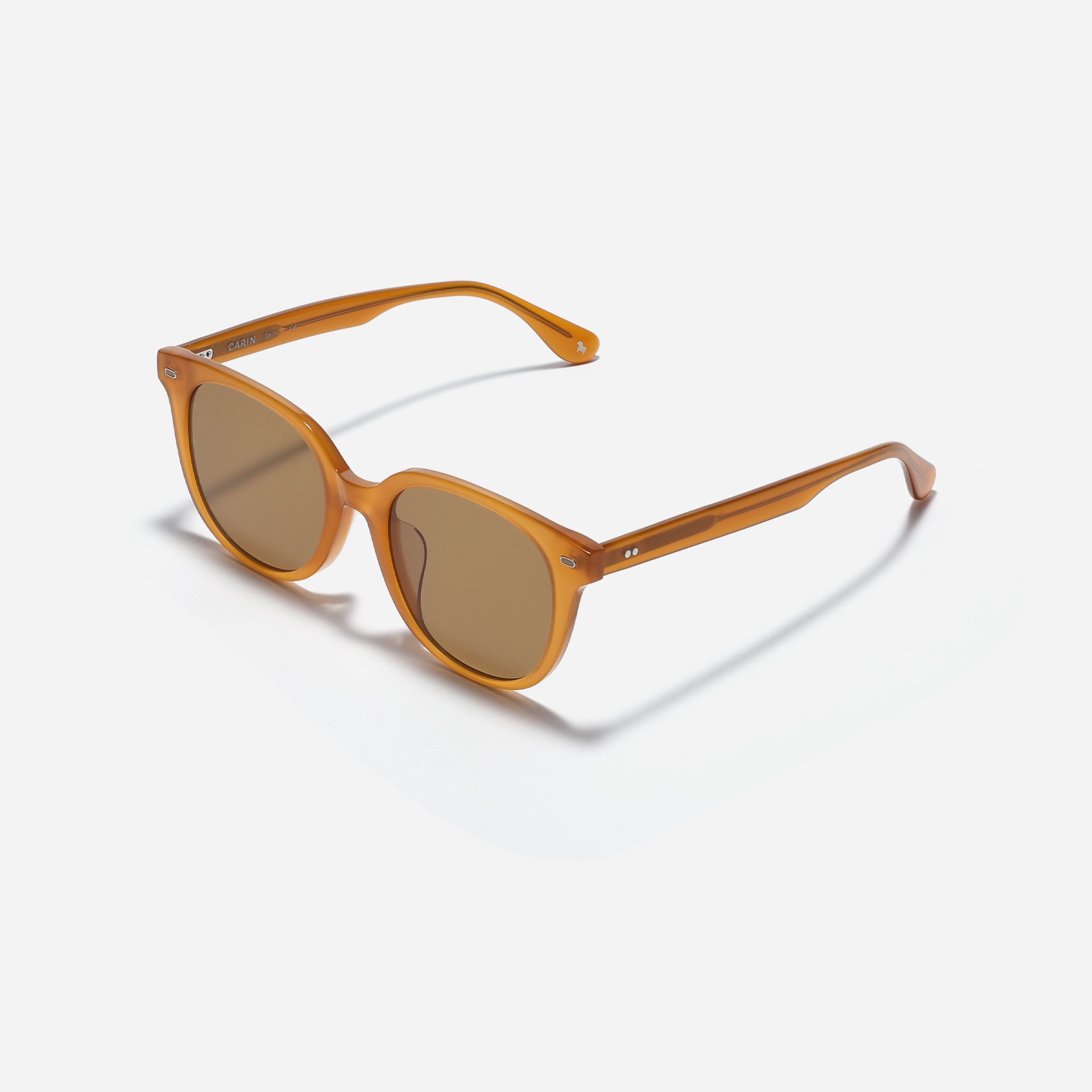 Square-shaped sunglasses from the Forest Line. With their soft form and stylish square frame, Bonnie offer a versatile and fashionable option for everyday wear, especially appealing to those new to sunglasses.