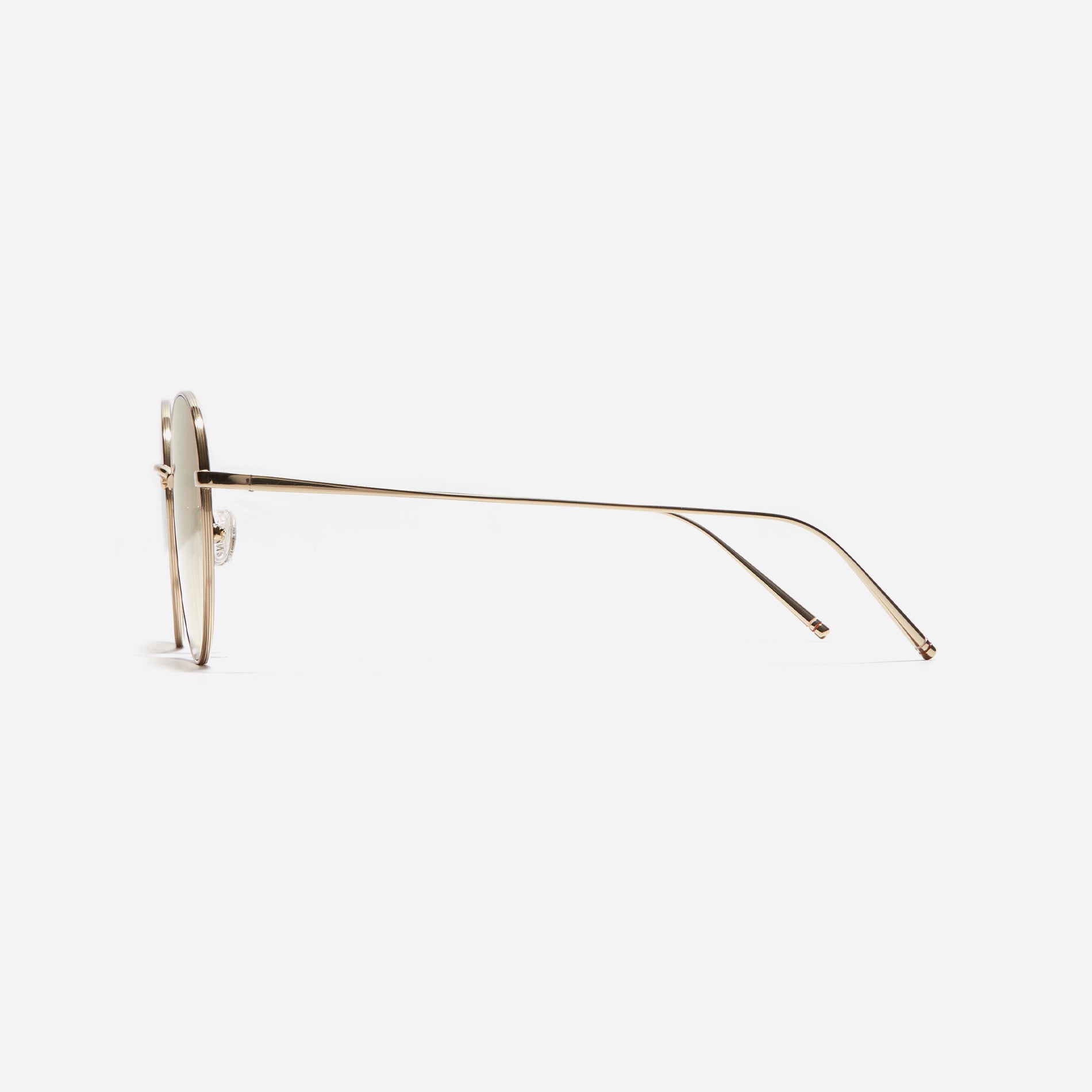 Round-shaped sunglasses crafted entirely from lightweight titanium. They feature semi-mirrored lenses that effectively reflect light, minimizing eye fatigue.