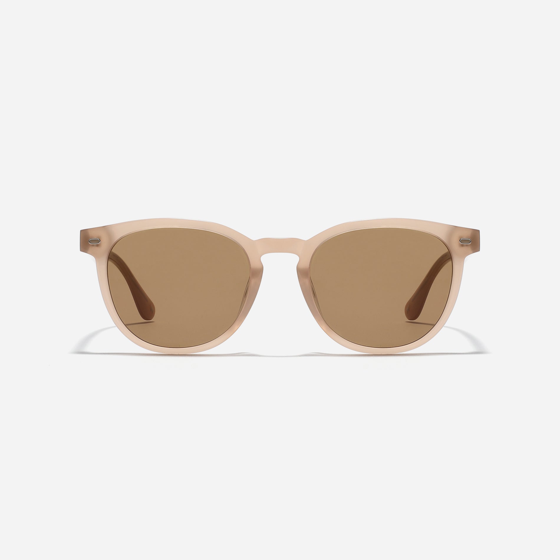 Round-shaped sunglasses from the Forest Line. With their soft form and stylish square frame, Connie offer a versatile and fashionable option for everyday wear, especially appealing to those new to sunglasses.
