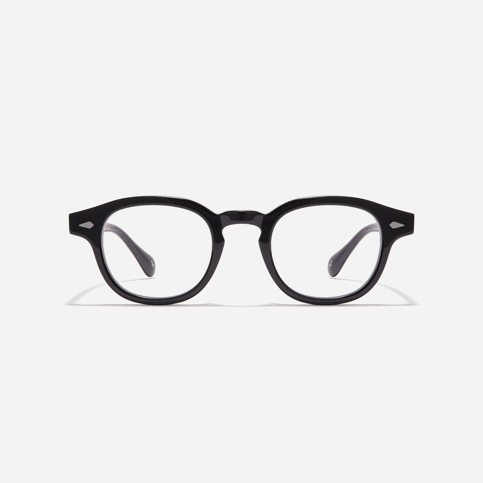 Round-shaped horn-rimmed eyeglasses featuring a sturdy and lightweight frame. Rena design incorporates dual lining on the tips to prevent slipping and ensure a consistently comfortable wearing experience.