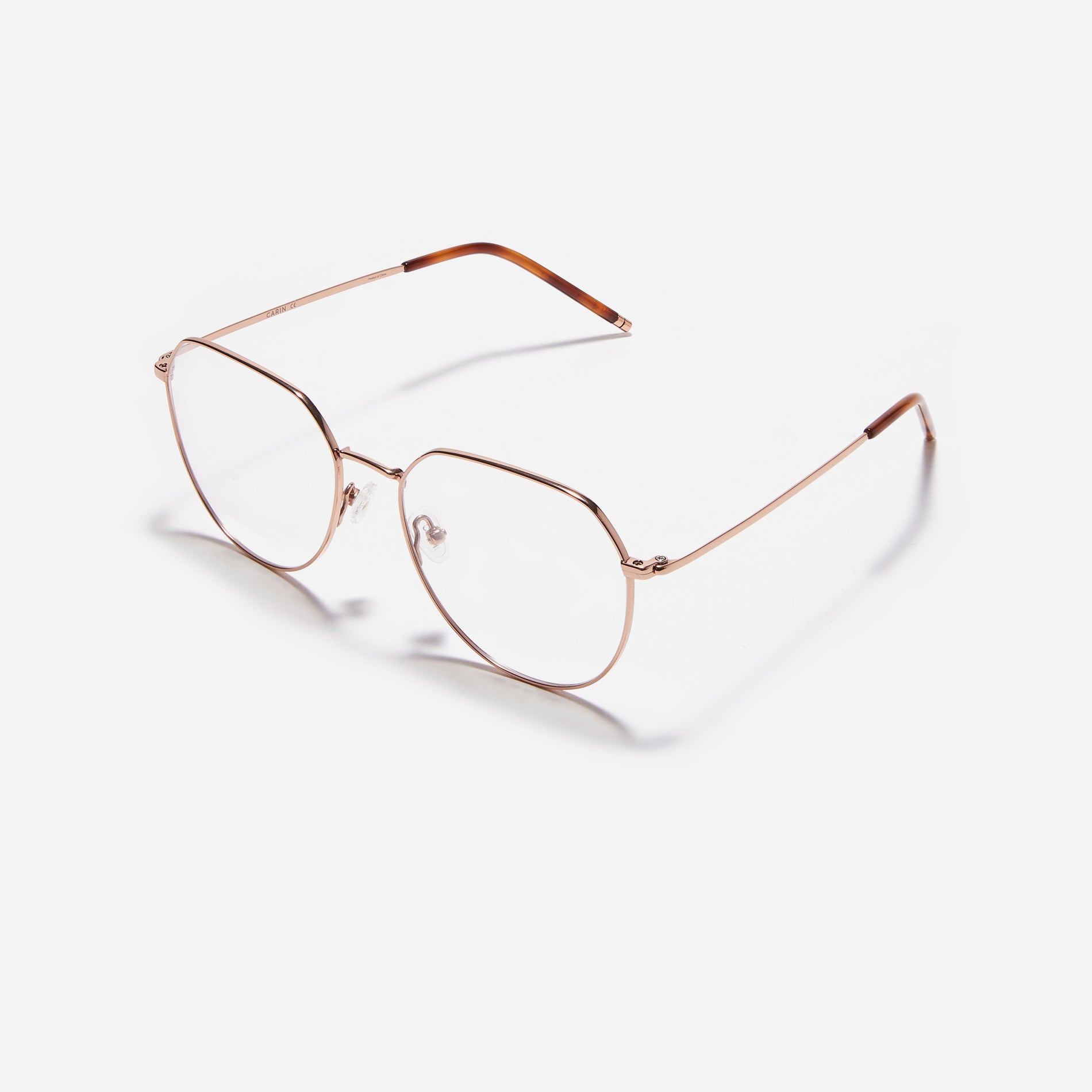 Boeing-style oversized eyeglasses crafted entirely from titanium for a lighter and more comfortable fit. With classic color options and frame design, these eyeglasses offer a retro style that effortlessly complements one's look.