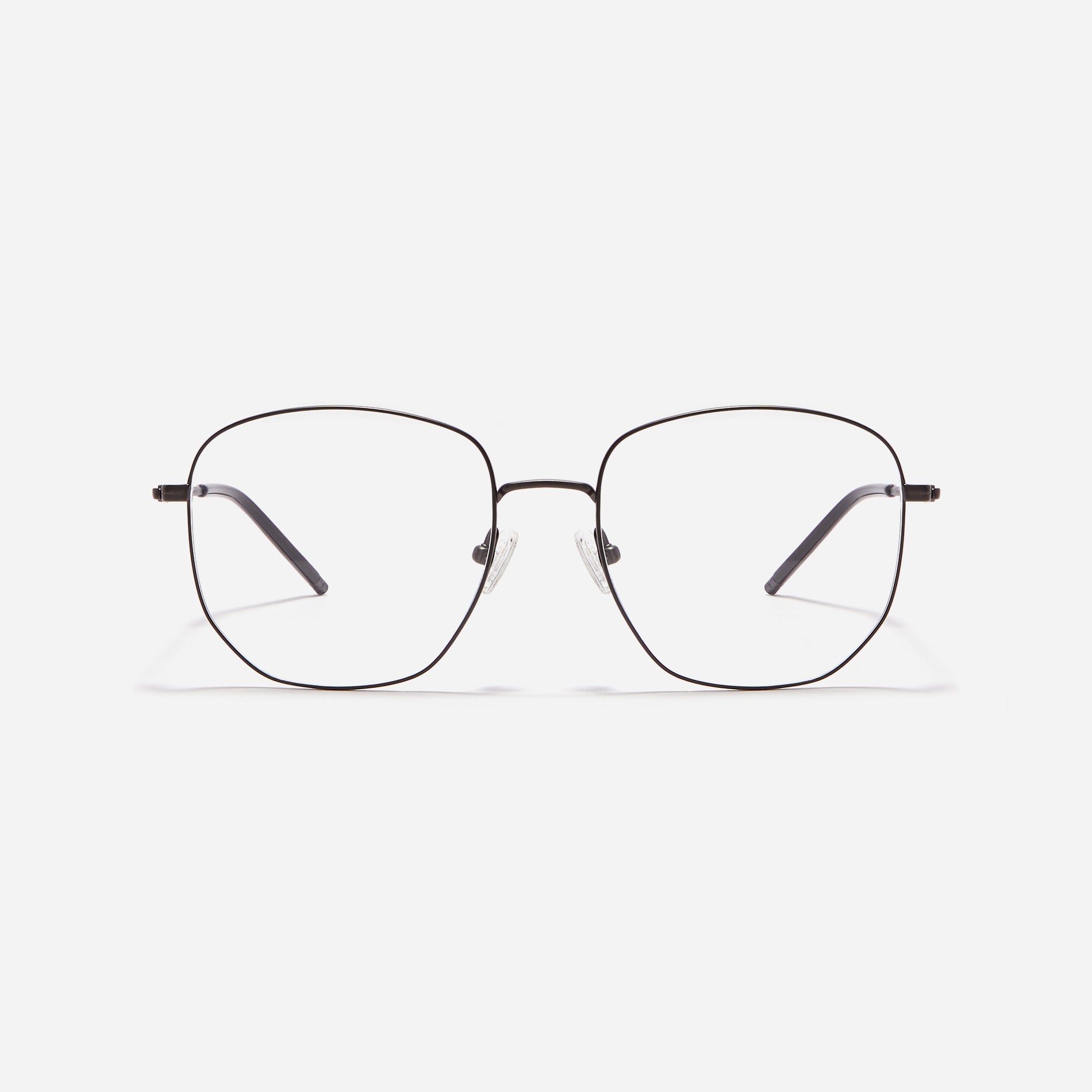 Square-shaped Boeing-style oversized eyeglasses crafted entirely from titanium for a lighter and more comfortable fit. With classic color options and frame design, these eyeglasses offer a retro style that effortlessly complements one's look.