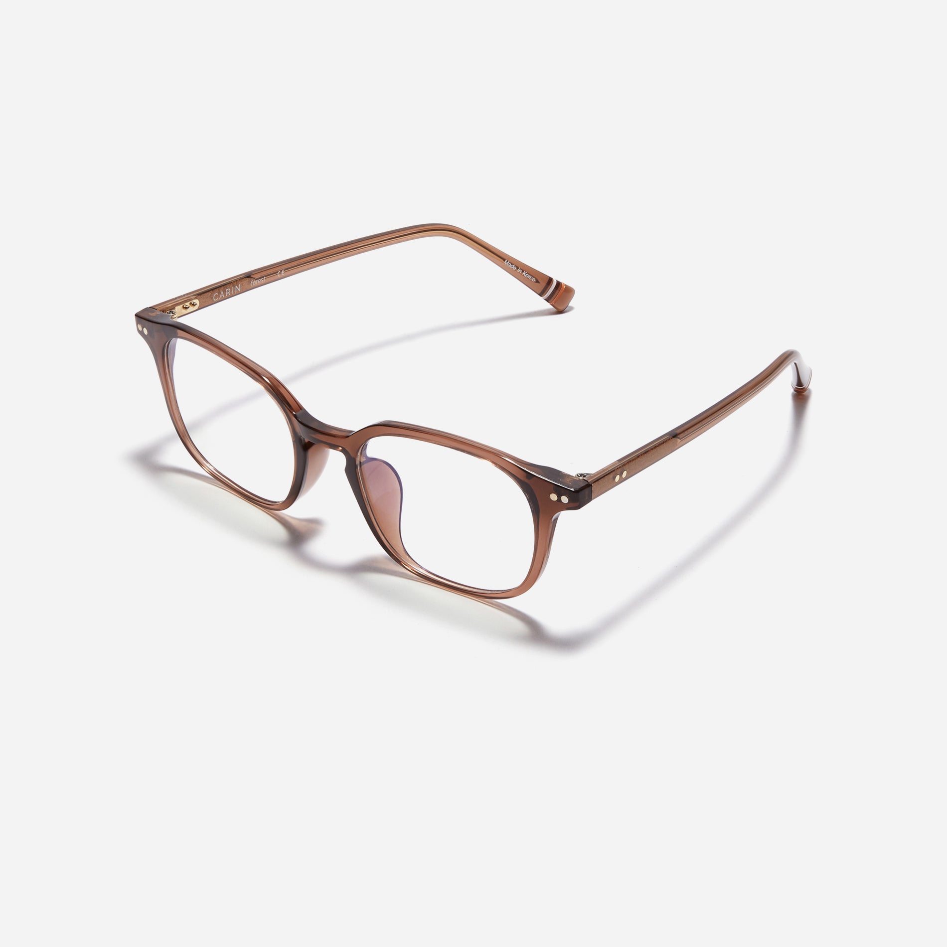 Round-shaped horn-rimmed eyeglasses featuring a sturdy and lightweight frame, Duve design incorporates dual lining on the tips to prevent slipping and ensure a consistently comfortable wearing experience.