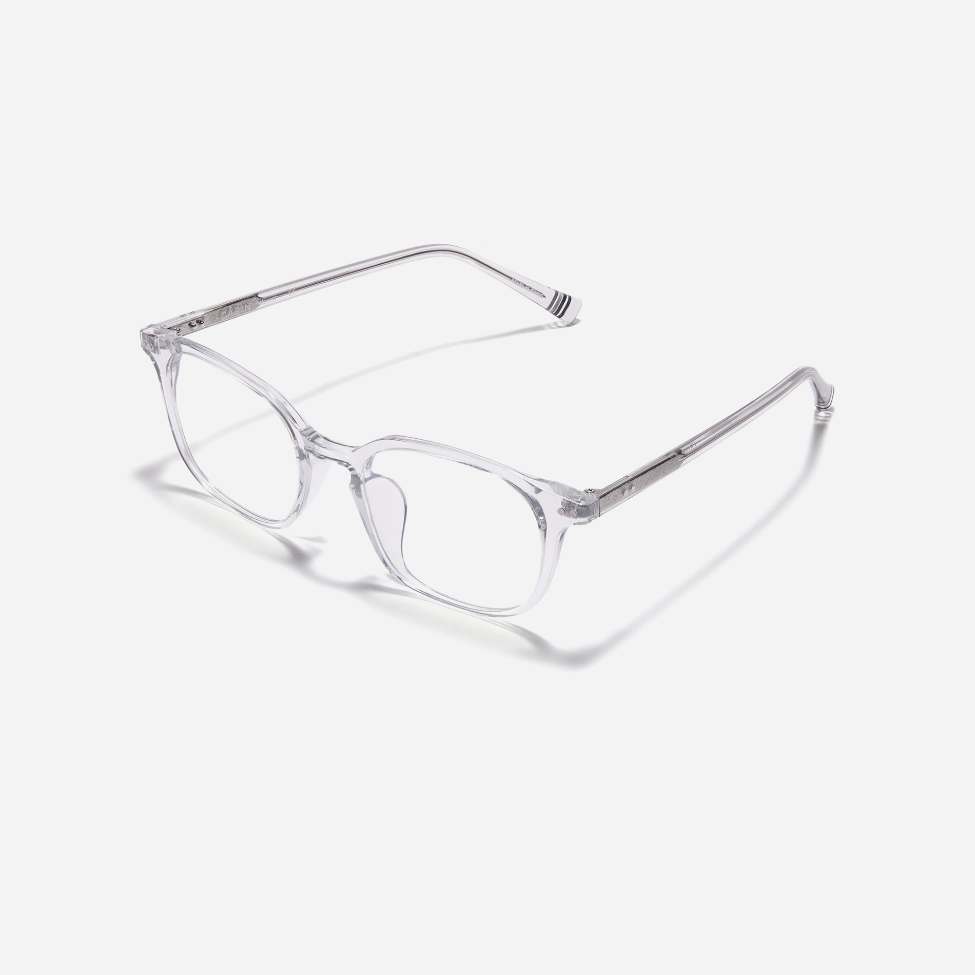 Round-shaped horn-rimmed eyeglasses featuring a sturdy and lightweight frame, Duve design incorporates dual lining on the tips to prevent slipping and ensure a consistently comfortable wearing experience.