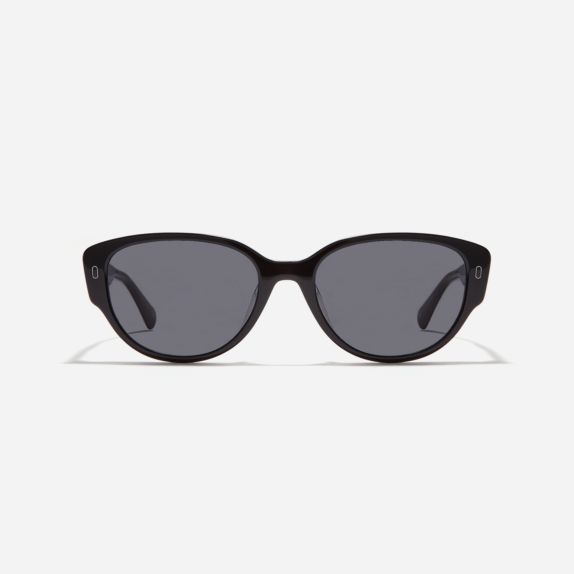 Round-shaped petite frame sunglasses designed with a stylish  narrow rim style and eye-catching color variations.