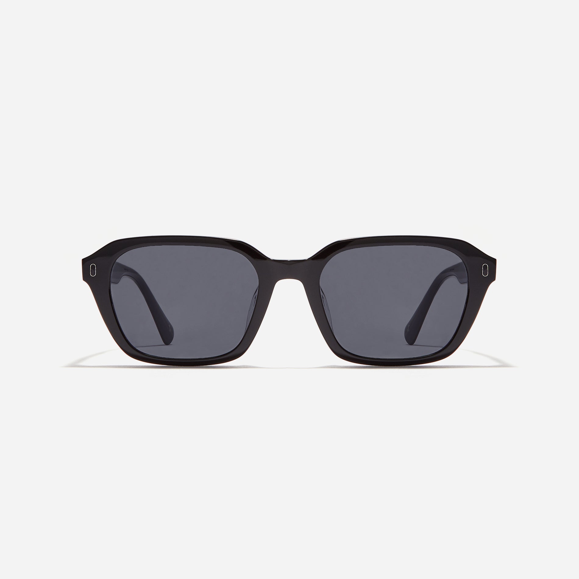 Square-shaped petite frame sunglasses accentuated with retro color details and a sleek narrow rim style.