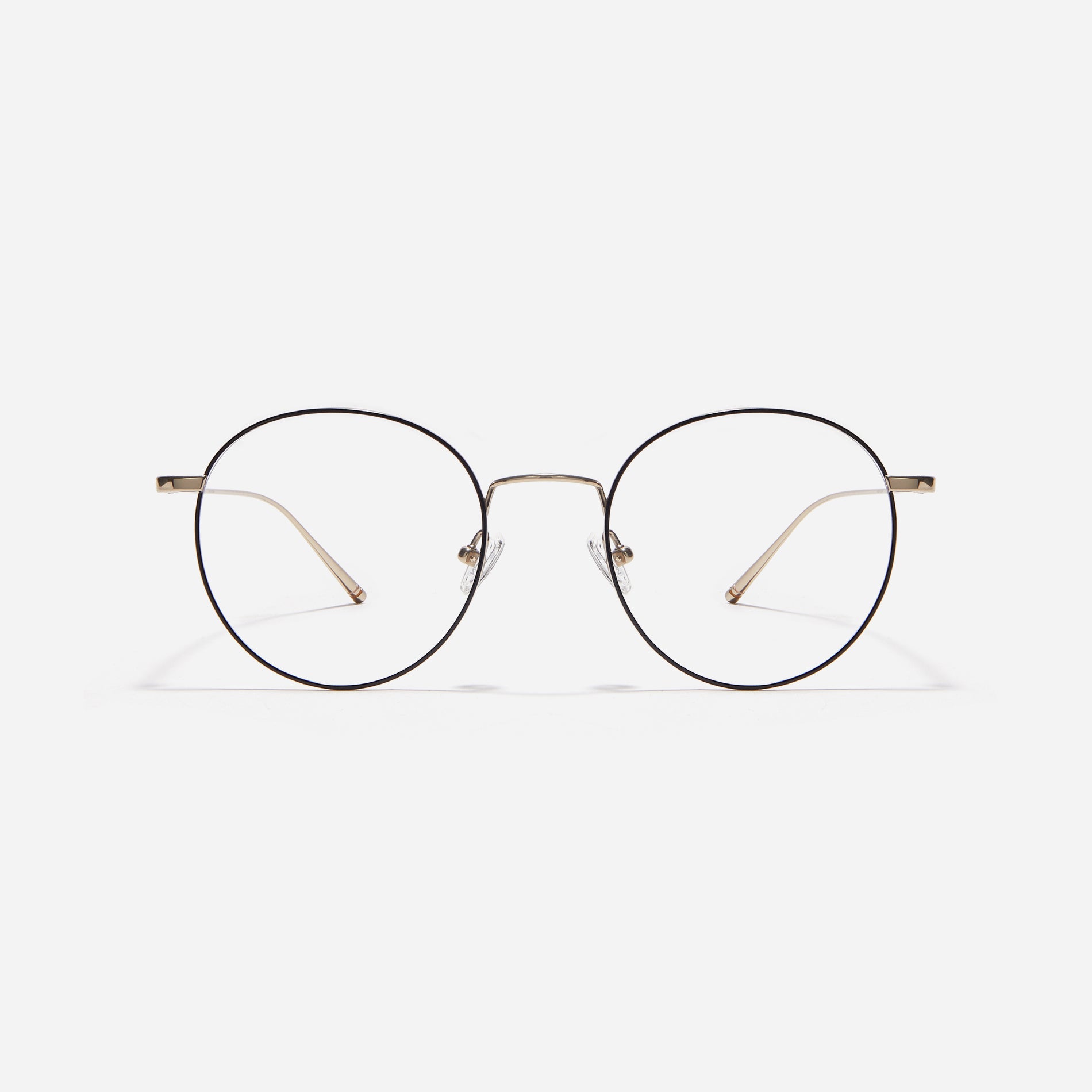 Round-shaped eyeglasses that naturally complement all face shapes. Crafted entirely from titanium, the frame provides exceptional durability and featherweight comfort, while its design adds a touch of casual charm to one's daily style.