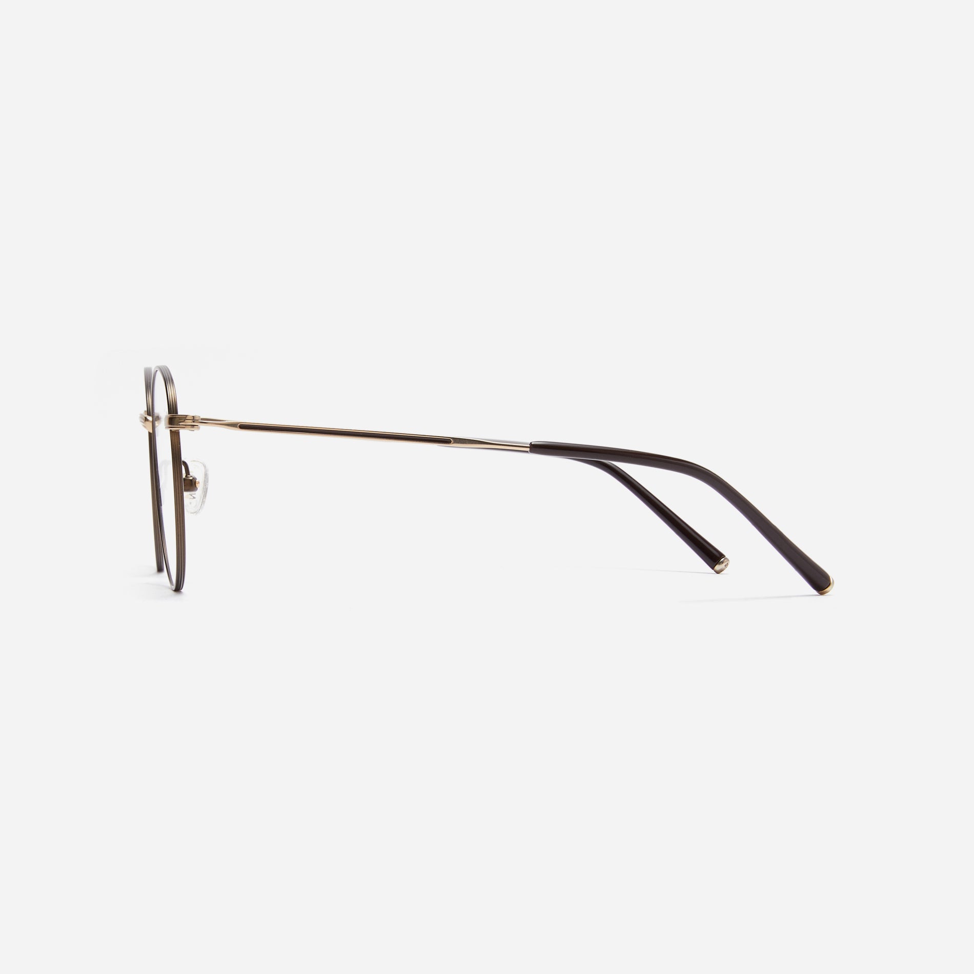 Round-shaped blue light blocking eyeglasses. Crafted entirely from pure titanium, they offer a lightweight and comfortable wearing experience. The three-dimensional lining details on the frame and temples, combined with epoxy and matte plating, enhance its classic ambiance.