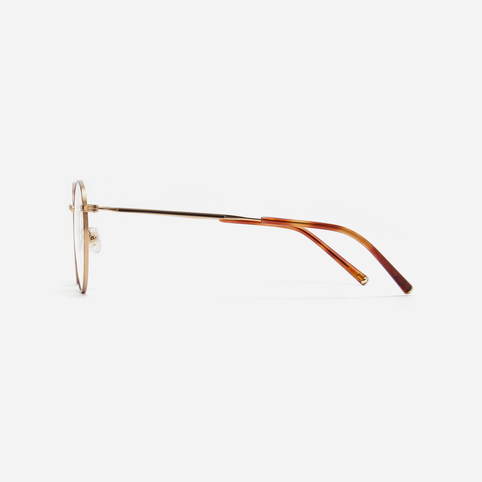 Round-shaped blue light blocking eyeglasses. Crafted entirely from pure titanium, they offer a lightweight and comfortable wearing experience. The three-dimensional lining details on the frame and temples, combined with epoxy and matte plating, enhance its classic ambiance.