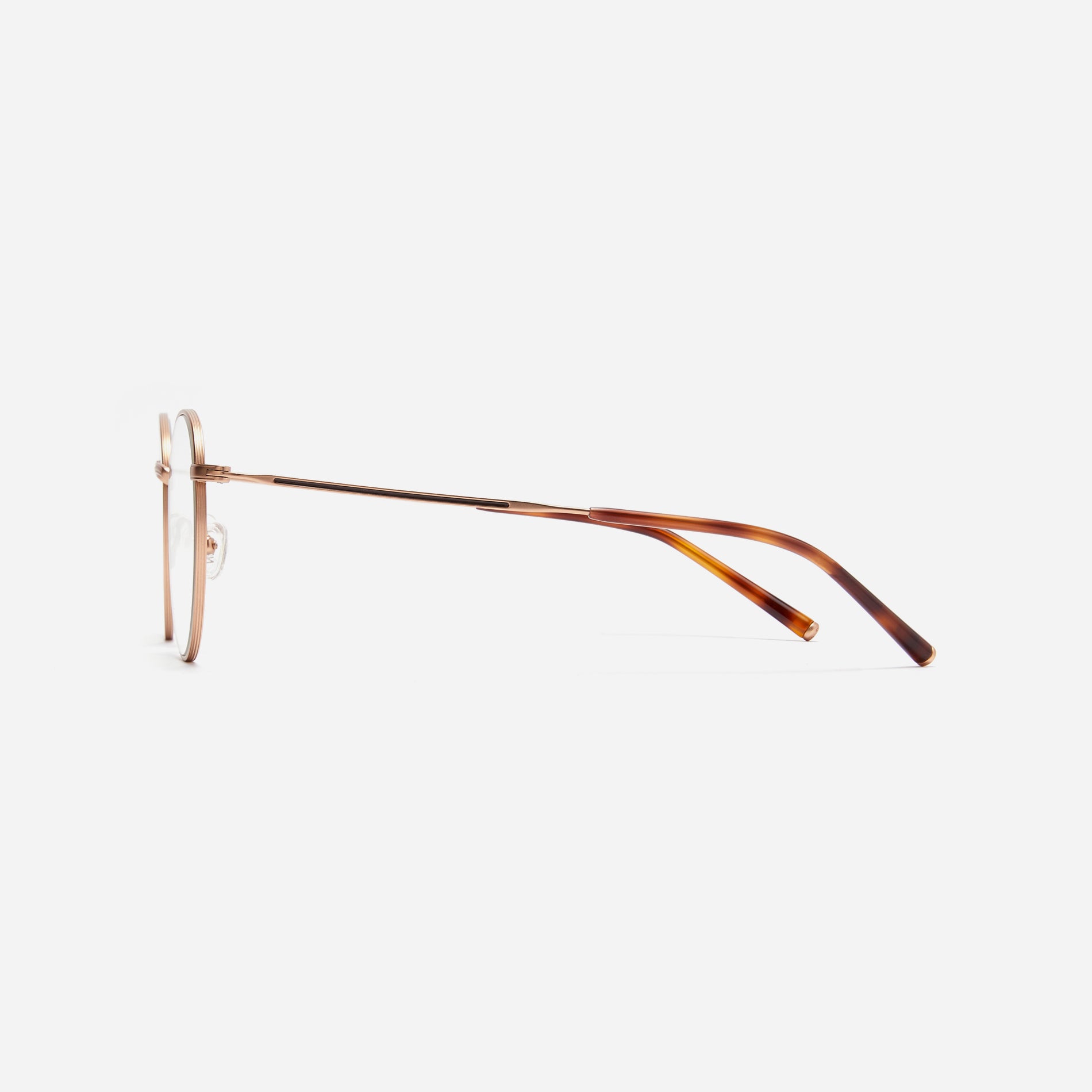 Round-shaped blue light blocking eyeglasses. Crafted entirely from pure titanium, they offer a lightweight and comfortable wearing experience. The three-dimensional lining details on the frame and temples, combined with epoxy and matte plating, enhance its classic ambiance.