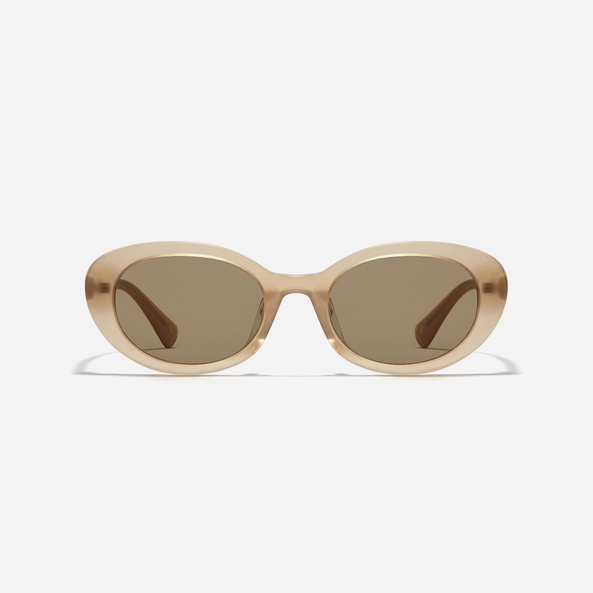 Round-shaped petite frame sunglasses with retro-inspired design that exudes chic and contemporary vibe