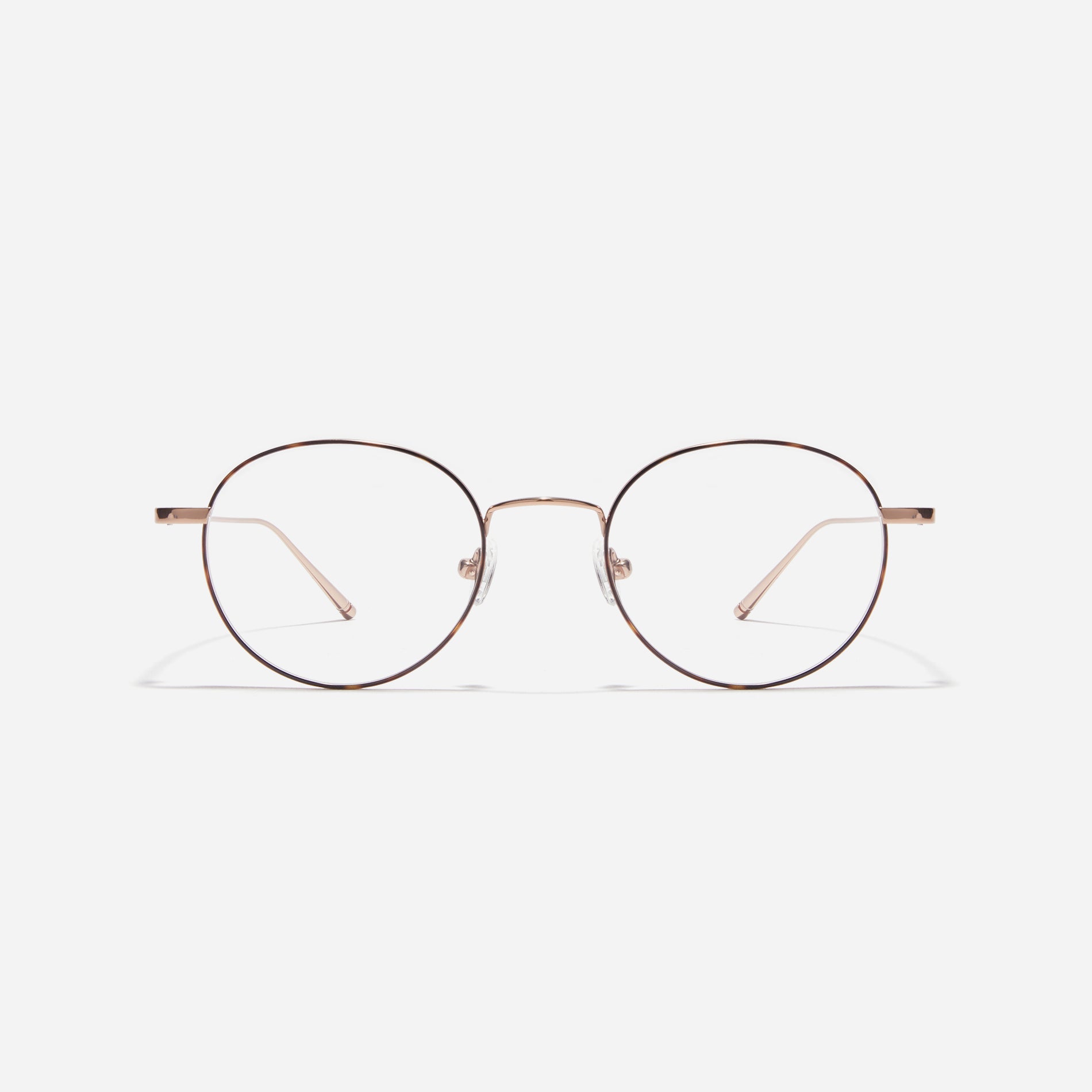 Round-shaped titanium eyeglasses inspired by the aesthetics of platform shoes. Their dual-rim structure effortlessly accommodates the use of thick lenses for higher prescriptions, while retro vibes shine through side color accents applied using epoxy techniques.