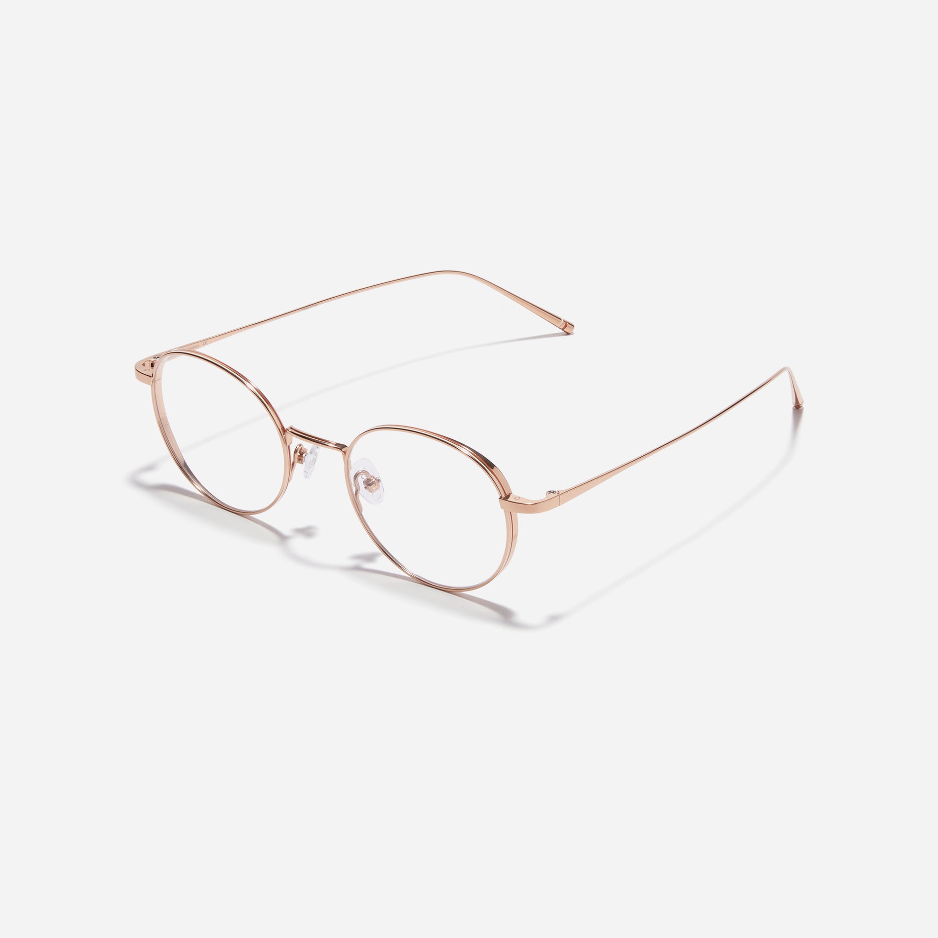 Round-shaped titanium eyeglasses inspired by the aesthetics of platform shoes. Their dual-rim structure effortlessly accommodates the use of thick lenses for higher prescriptions, while retro vibes shine through side color accents applied using epoxy techniques.