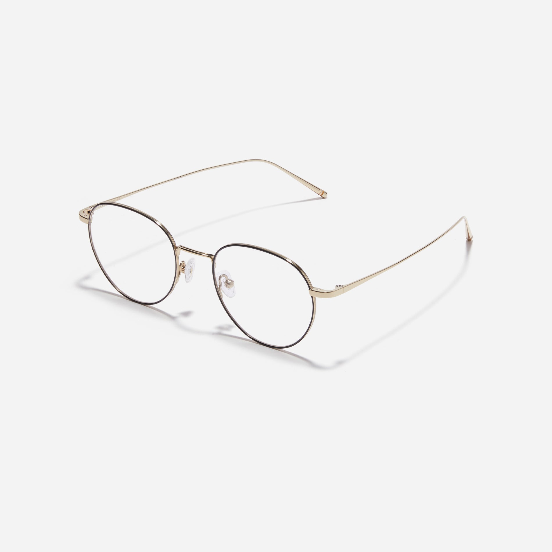 Polygon-shaped eyeglasses designed to effortlessly complement all face shapes. Crafted entirely from titanium, they ensure a remarkably light and durable wearing experience. Lika's casual design adds a fashionable touch to your daily look.