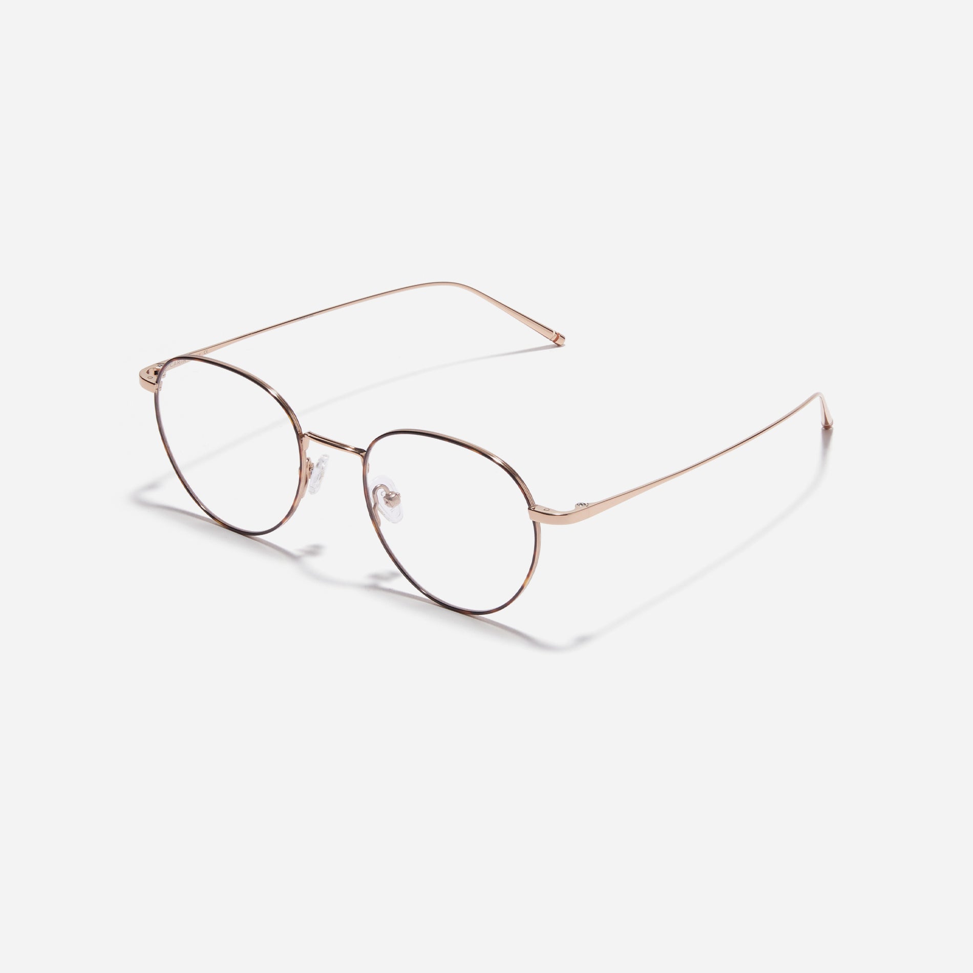 Polygon-shaped eyeglasses designed to effortlessly complement all face shapes. Crafted entirely from titanium, they ensure a remarkably light and durable wearing experience. Lika's casual design adds a fashionable touch to your daily look.