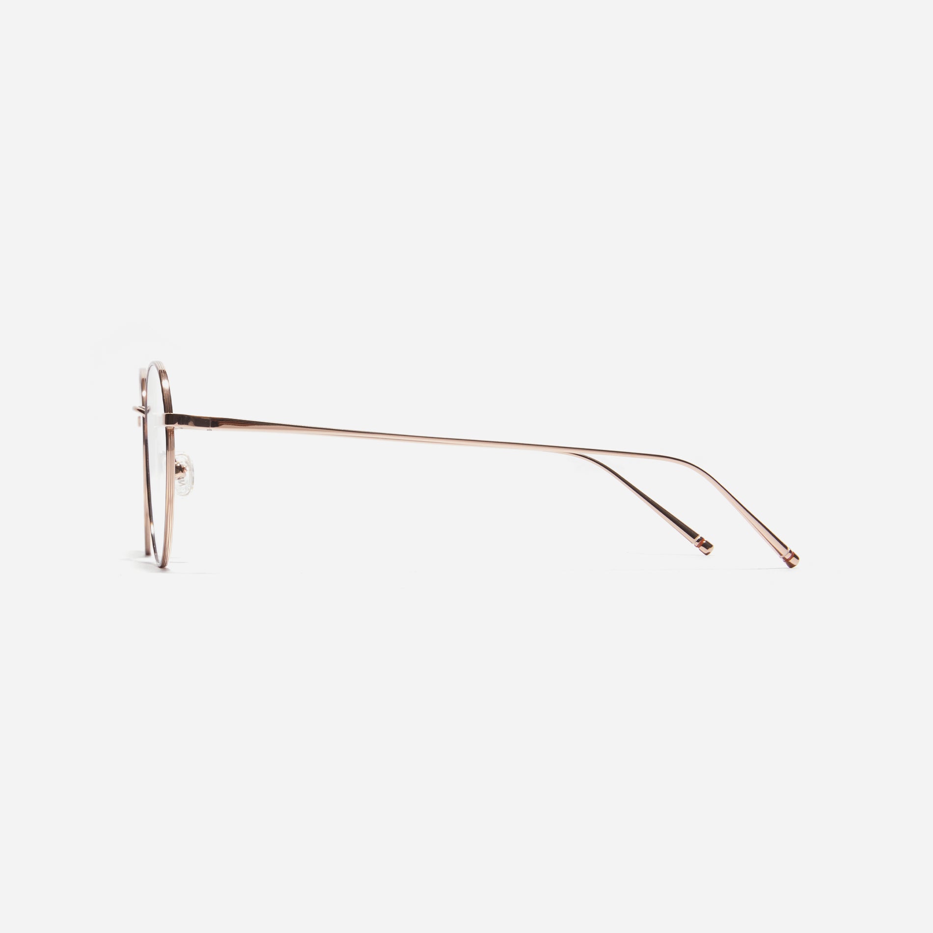 Polygon-shaped eyeglasses designed to effortlessly complement all face shapes. Crafted entirely from titanium, they ensure a remarkably light and durable wearing experience. Lika's casual design adds a fashionable touch to your daily look.