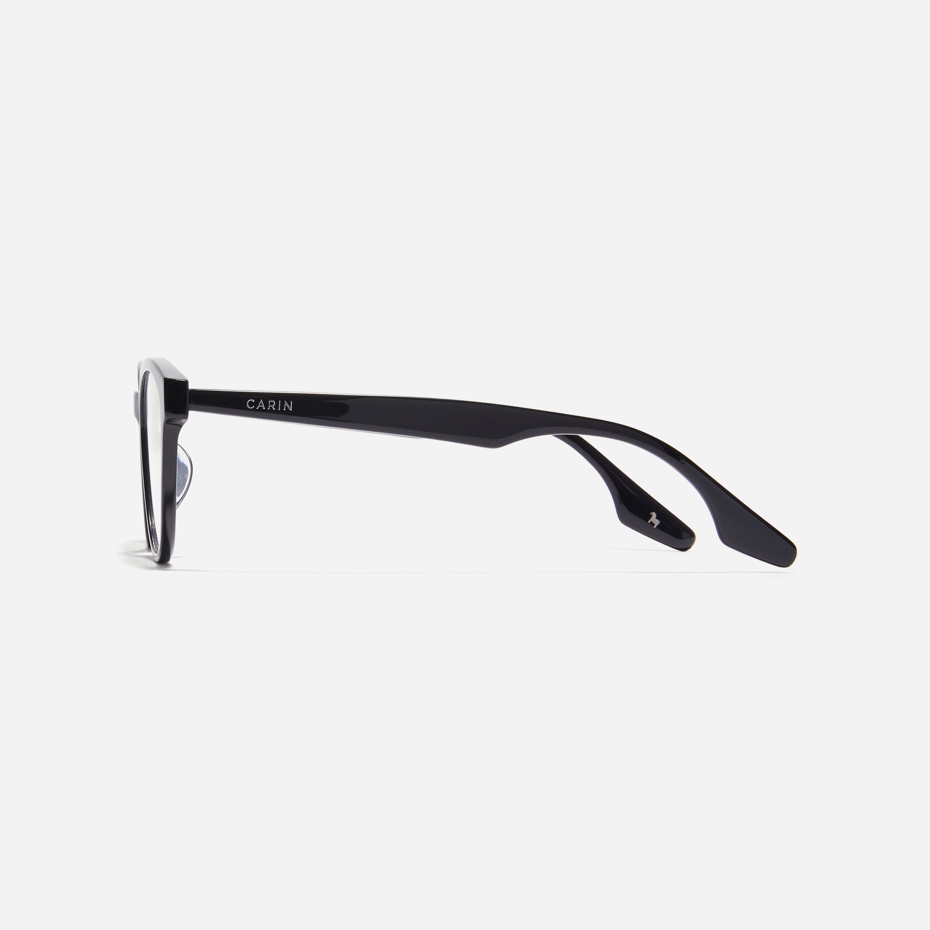 Lucy are cat-eye horn-rimmed eyeglasses showcasing a contemporary reinterpretation of retro aesthetics. Their eye-catching design and various color options offer a trendy look, harmonizing seamlessly with the natural lines of the face.