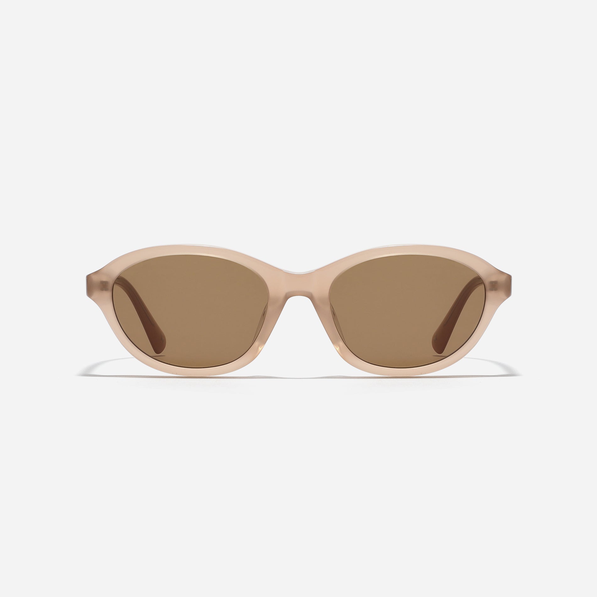 Round-shaped petite frame sunglasses. They feature a narrow retro-inspired design from the '80s, reinterpreted with a modern touch. Additionally, soft color variations effortlessly complement various face shapes, making Makea a fashion-forward choice for a stylish look.