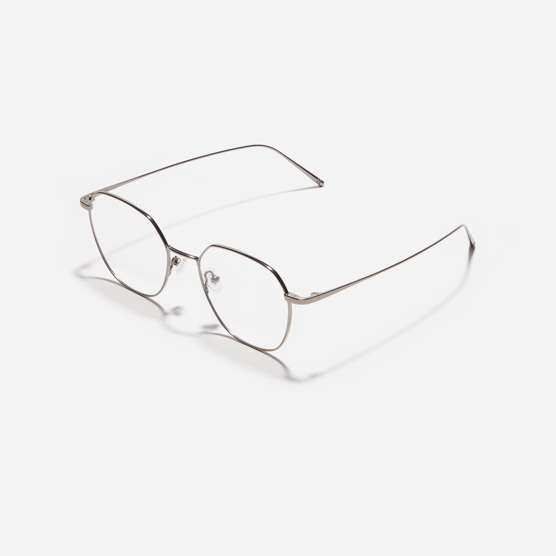 Norman glasses feature a polygonal shape with oversized rims. Crafted entirely from titanium, they are lightweight and comfortable to wear. Available in four different colors, these glasses offer fashionable styles suitable for both men and women.