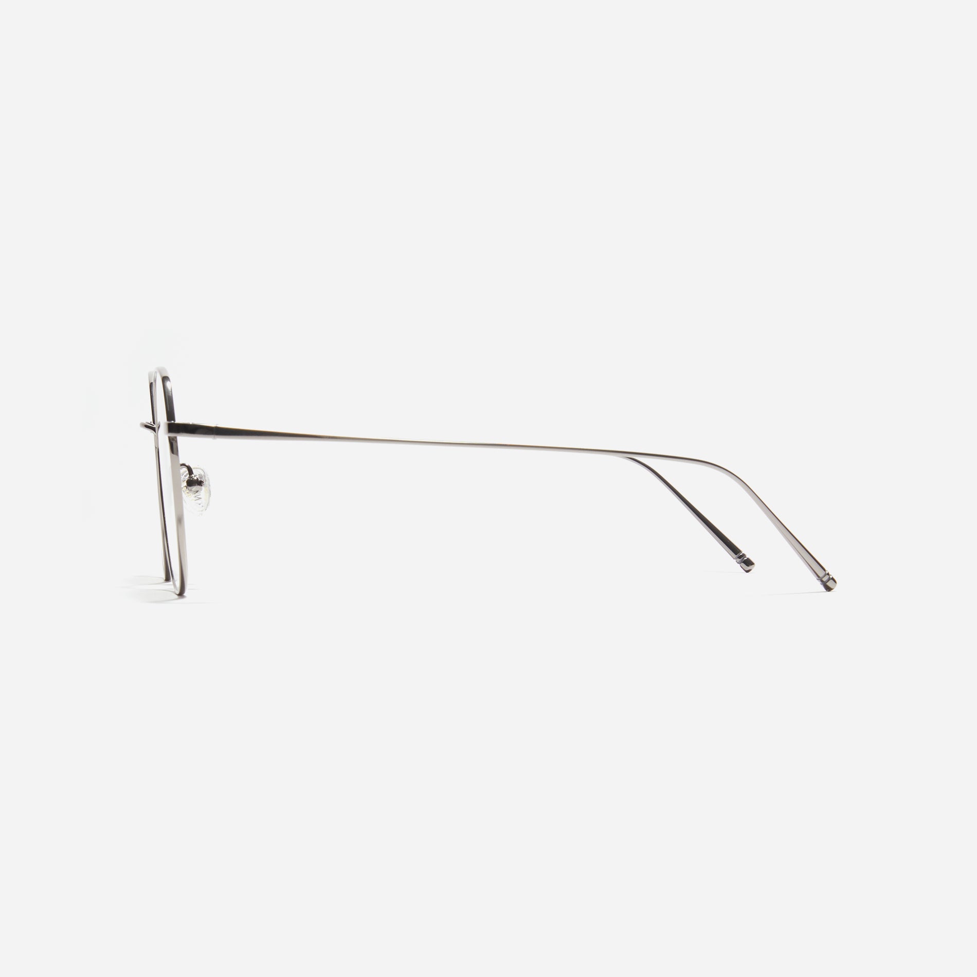 Norman glasses feature a polygonal shape with oversized rims. Crafted entirely from titanium, they are lightweight and comfortable to wear. Available in four different colors, these glasses offer fashionable styles suitable for both men and women.