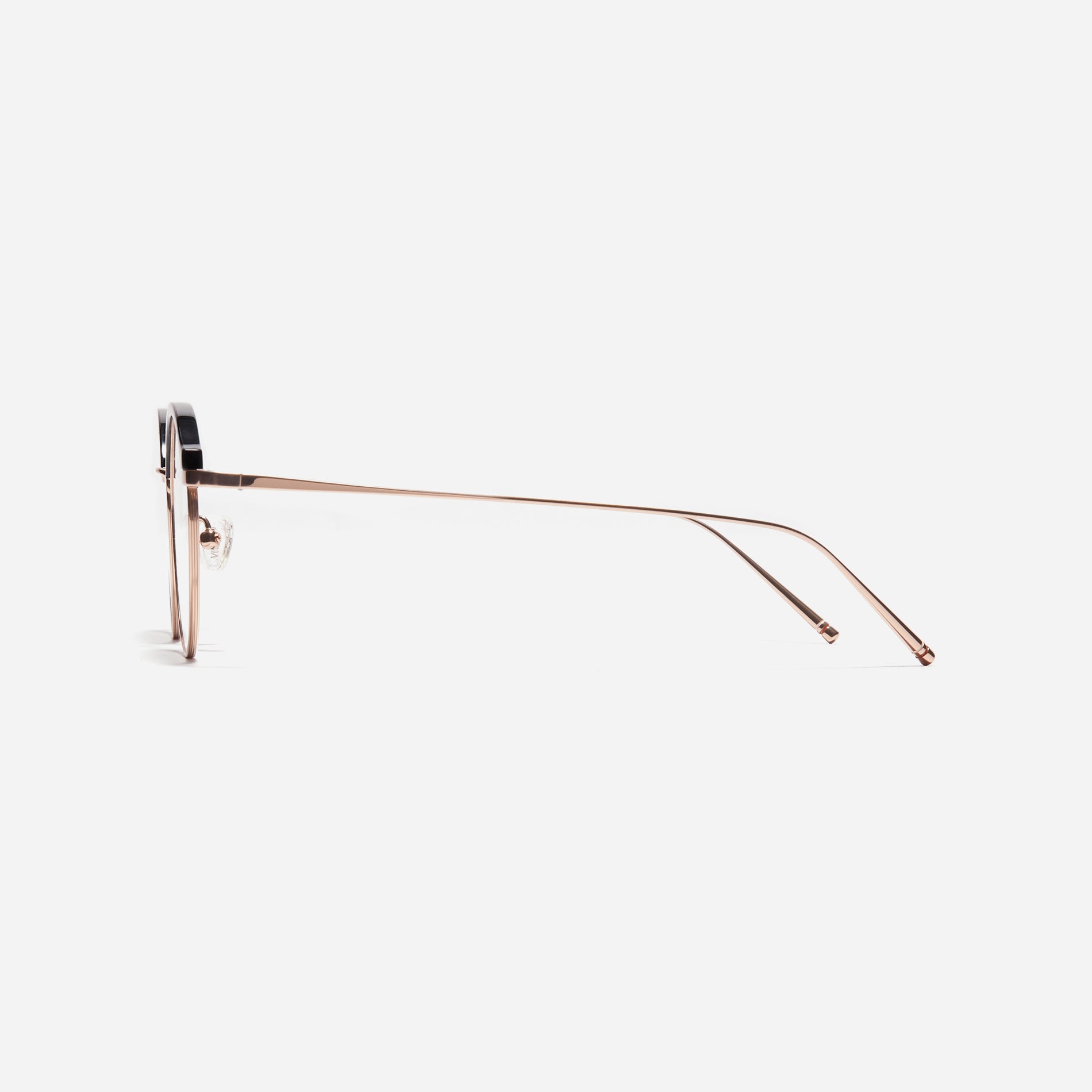 Round-shaped combination eyeglasses with a semi-rimless design. Plia R design incorporates dual lining on the tips to prevent slipping and ensure a consistently comfortable wearing experience.