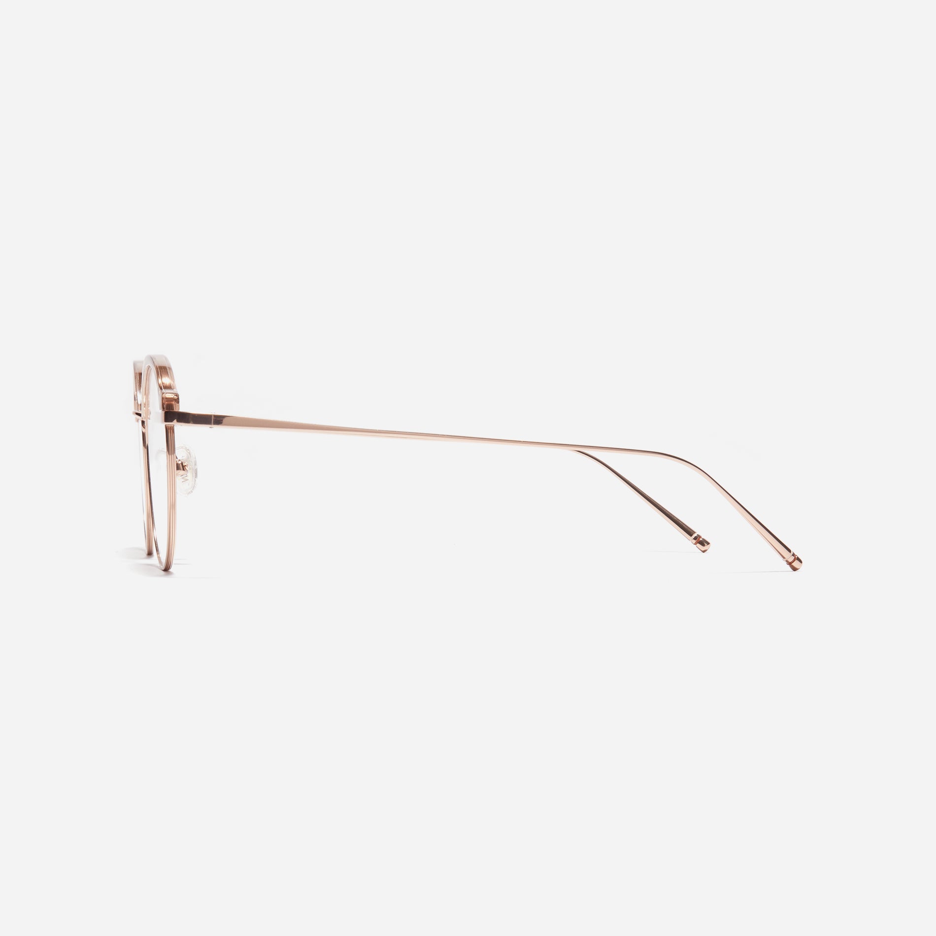 Round-shaped combination eyeglasses with a semi-rimless design. Plia R design incorporates dual lining on the tips to prevent slipping and ensure a consistently comfortable wearing experience.