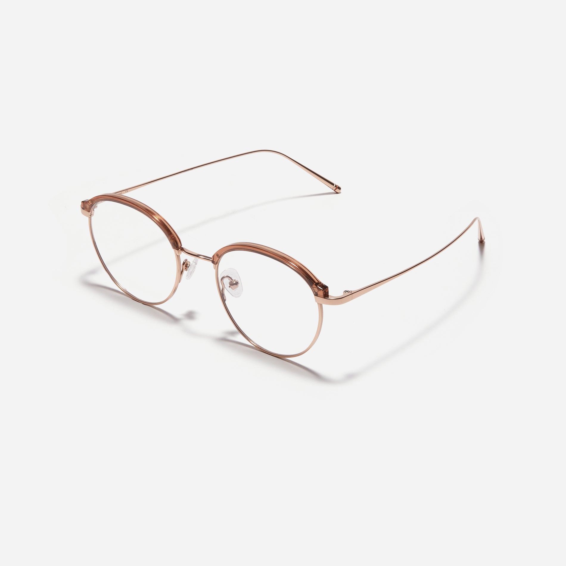 Round-shaped combination eyeglasses with a semi-rimless design. Plia R design incorporates dual lining on the tips to prevent slipping and ensure a consistently comfortable wearing experience.