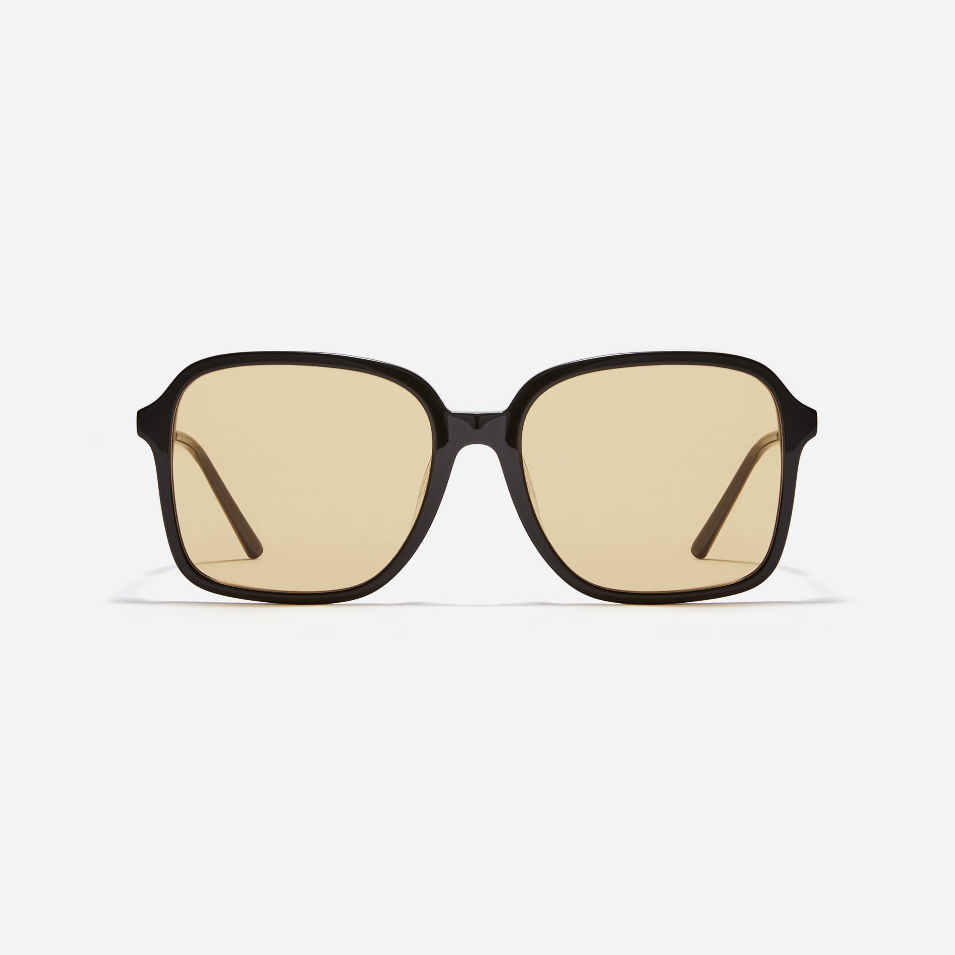 Square-shaped combination sunglasses  featuring an oversized retro frame and stylish color variaions. 