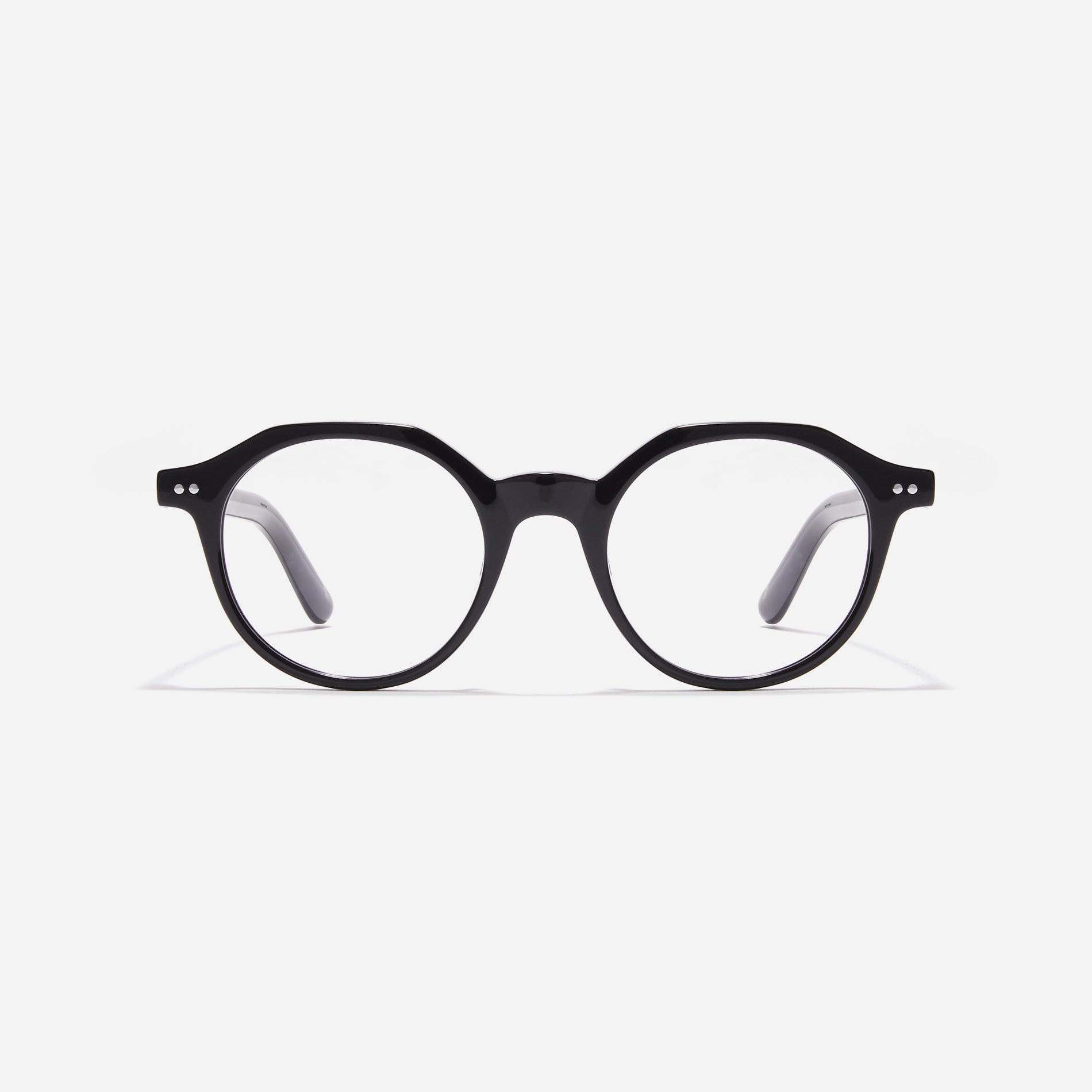 Polygon-shaped horn-rimmed eyeglasses. Embodying a modern reinterpretation of '90s retro vibes, their design is created for effortless styling. 