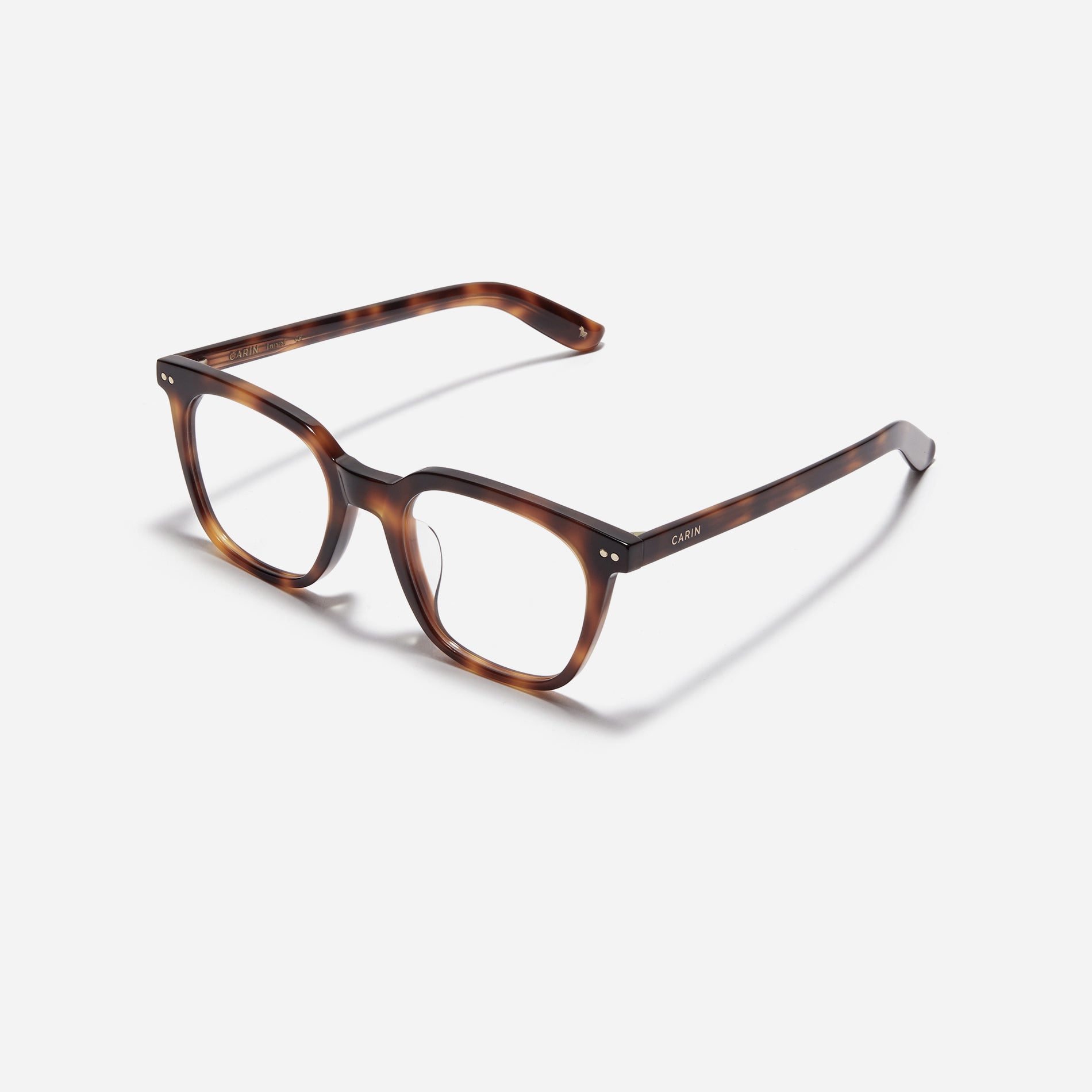 Square-shaped horn-rimmed eyeglasses. Embodying a modern reinterpretation of '91s retro vibes, their design is created for effortless styling. Featuring a distinctive bold frame and a stylish polygonal shape, these eyeglasses are available in a variety of colors.