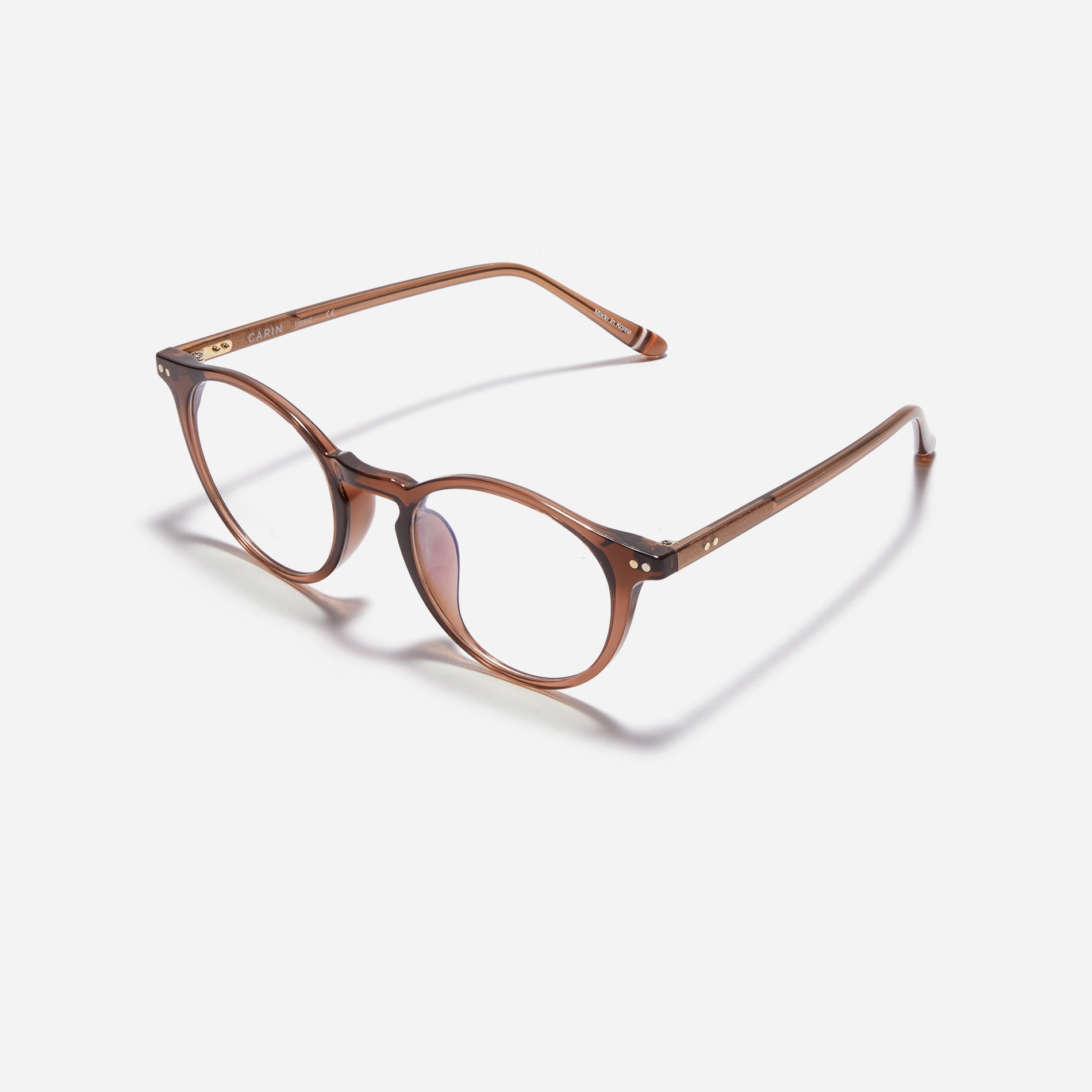 Round-shaped horn-rimmed eyeglasses featuring a sturdy and lightweight frame. Rena design incorporates dual lining on the tips to prevent slipping and ensure a consistently comfortable wearing experience.