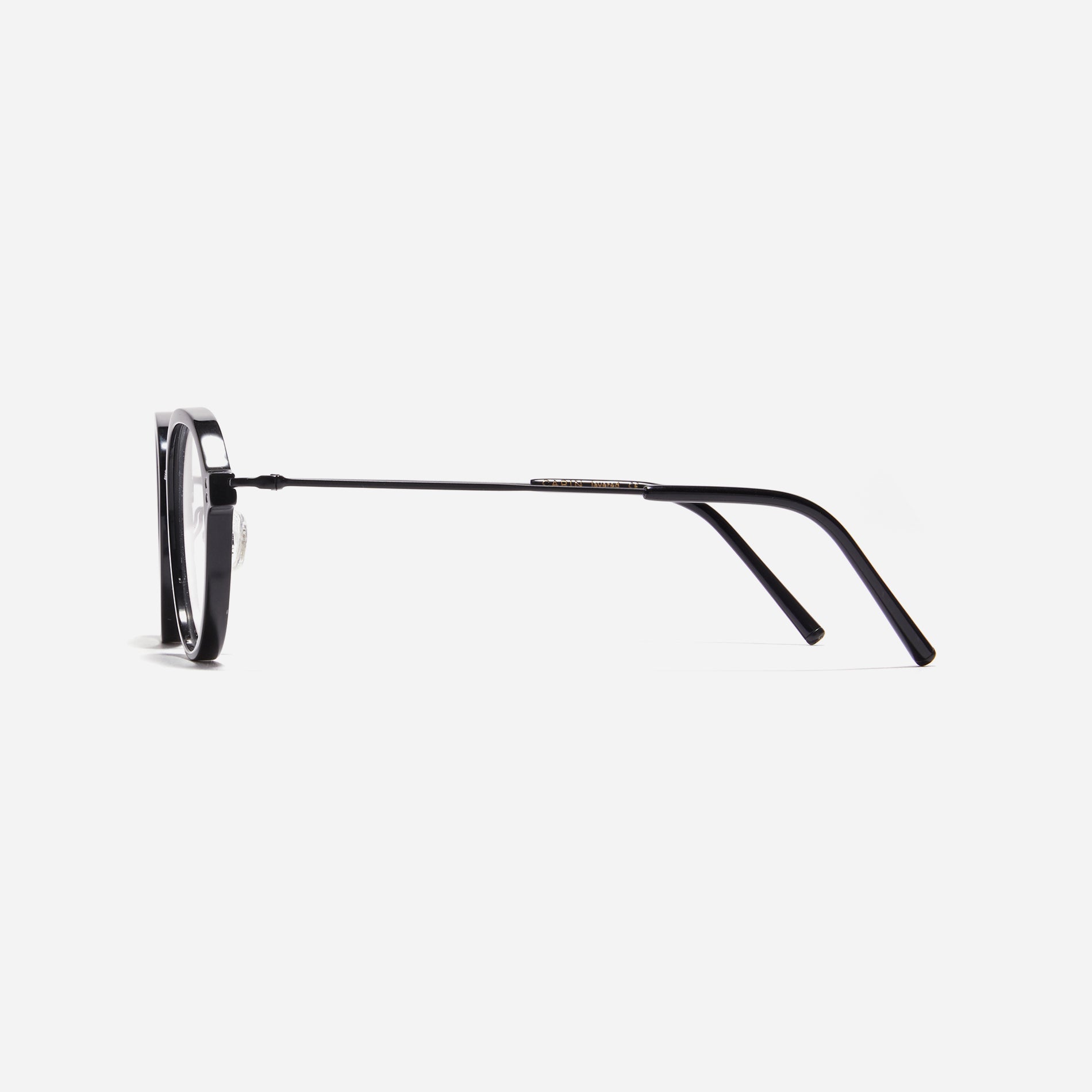 Round-shaped eyeglasses with a dual-combi structure inspired by from the aesthetics of platform shoes. Their dual-rim structure seamlessly accommodates thick lenses for higher prescriptions, while retro vibes are accentuated by side color accents.