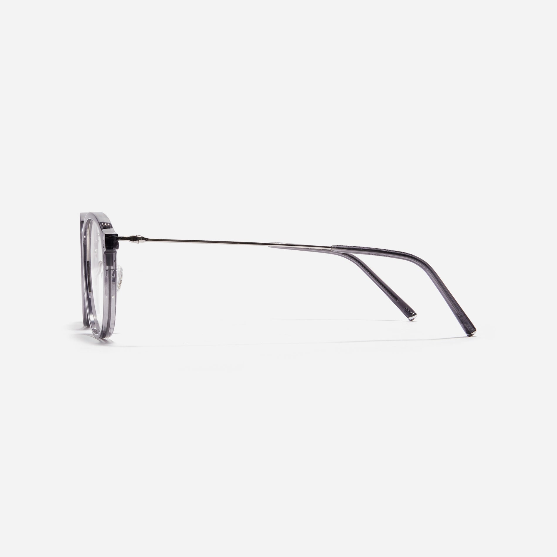 Square-shaped eyeglasses with a dual-combi structure inspired by from the aesthetics of platform shoes. Their dual-rim structure seamlessly accommodates thick lenses for higher prescriptions, while retro vibes are accentuated by side color accents applied using epoxy techniques.