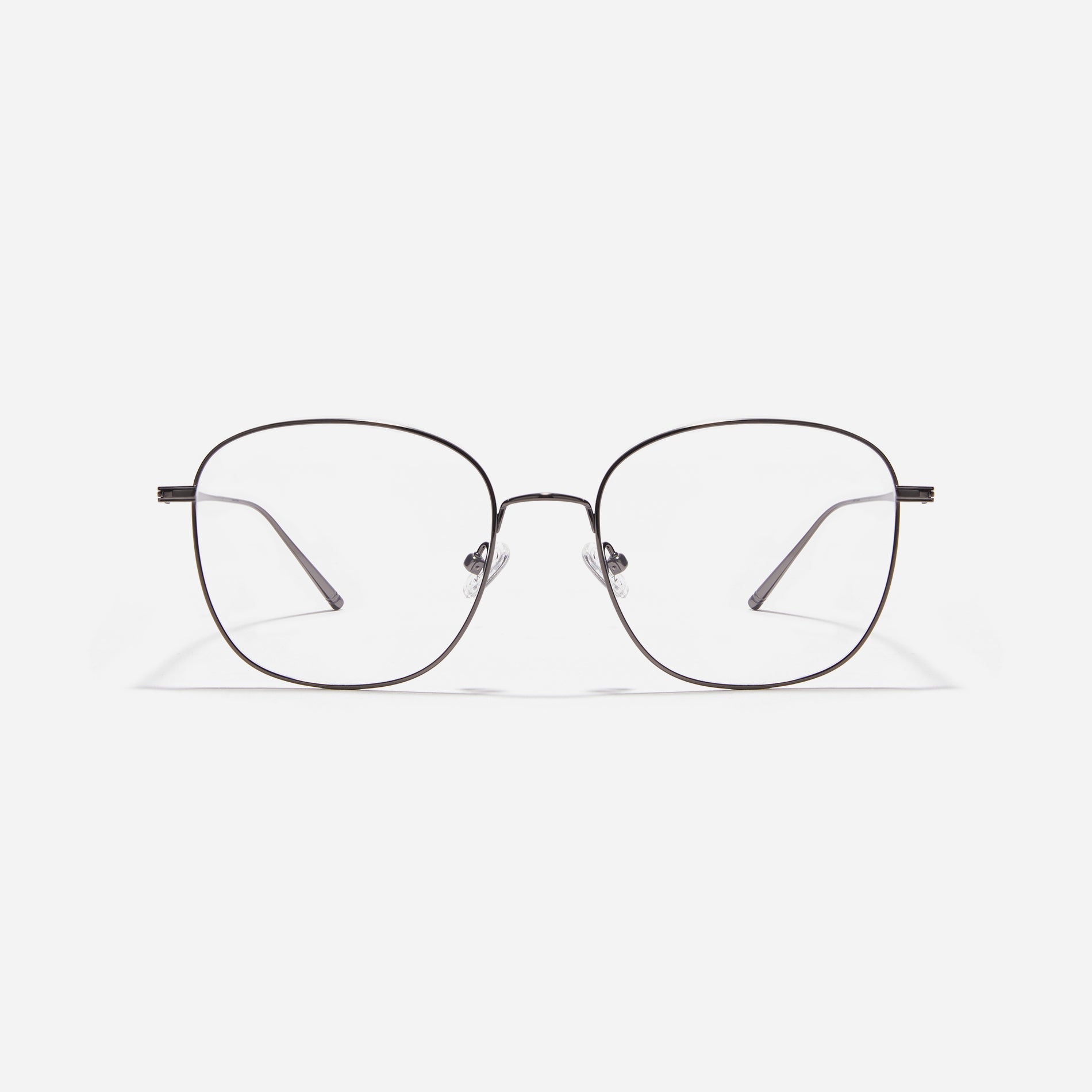 Square-shaped eyeglasses featuring distinctive oversized rims. Crafted entirely from titanium, they ensure a remarkably light and comfortable wearing experience.