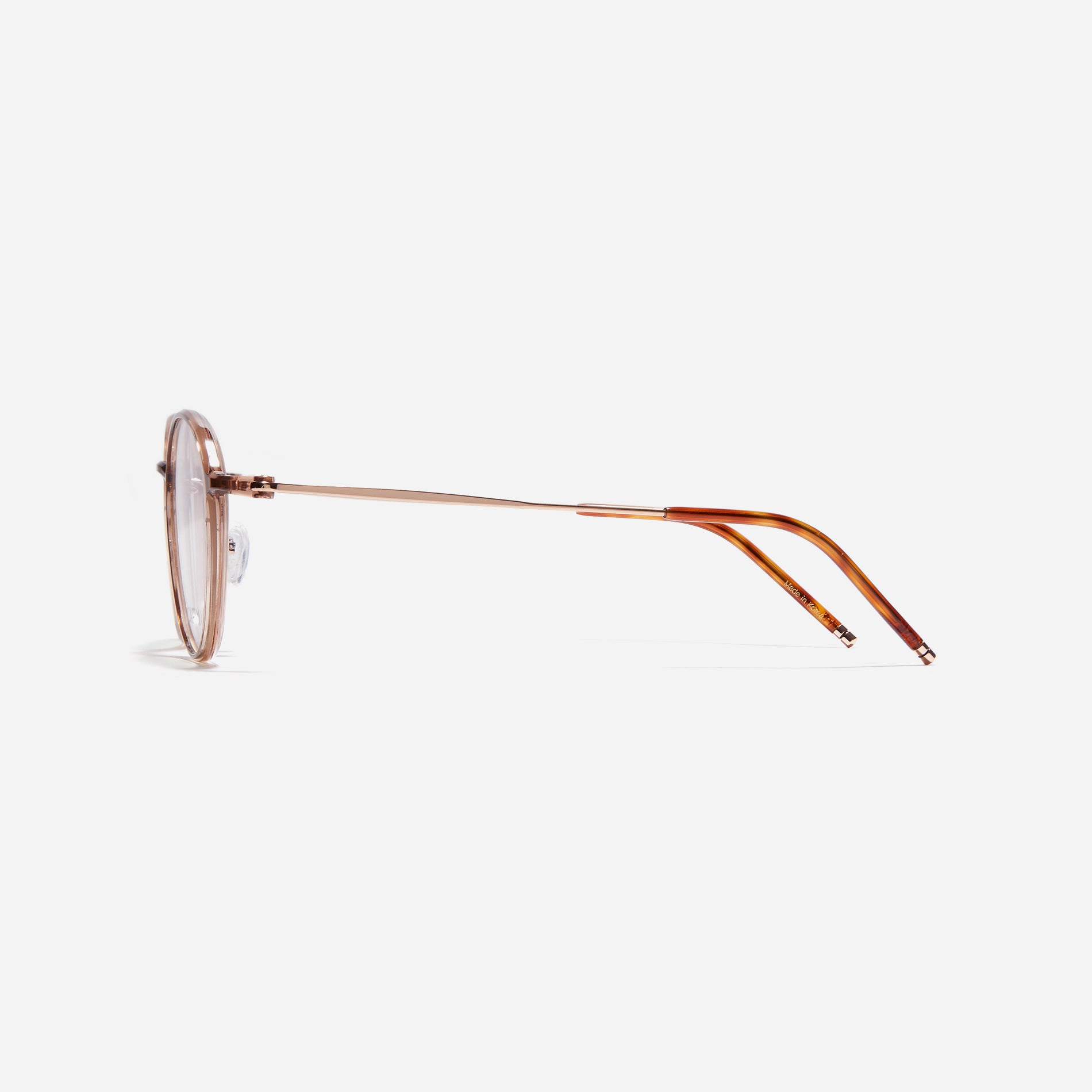 Ultra-lightweight round-shaped eyeglasses crafted using cutting-edge materials sourced from the French company ARKEMA. These glasses offer robust durability and consistently comfortable fit.
