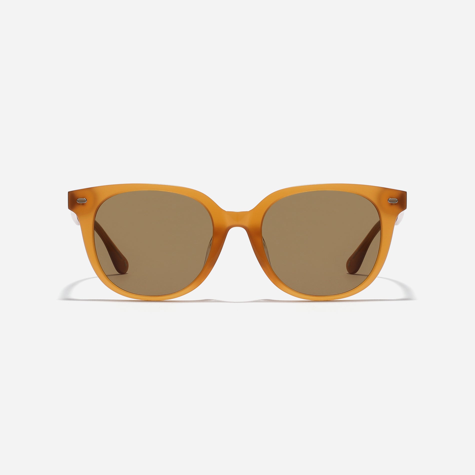 Square-shaped sunglasses from the Forest Line. With their soft form and stylish square frame, Bonnie offer a versatile and fashionable option for everyday wear, especially appealing to those new to sunglasses.